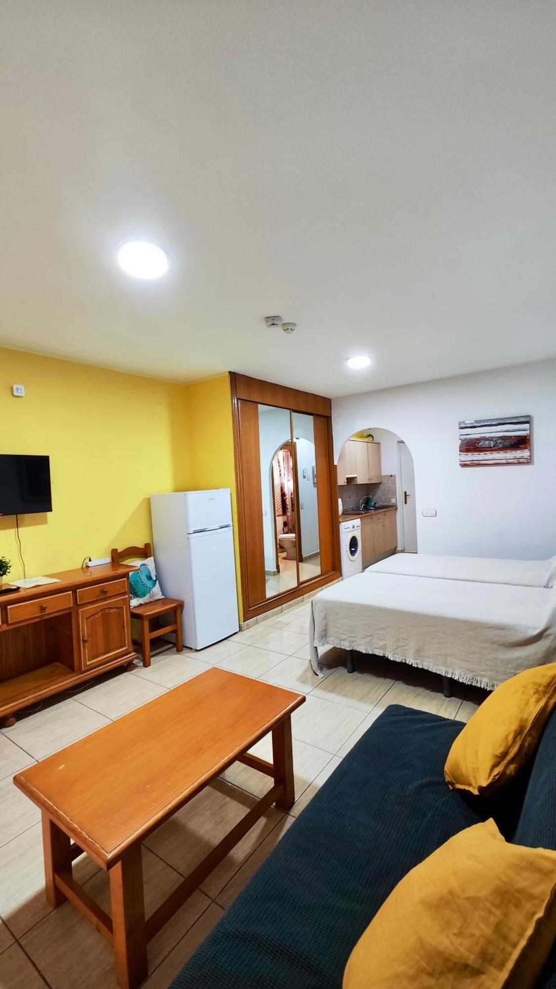 Encantador Estudio Con Terraza Privada Y Espectaculares Vistas Al Mar En Costa Del Silencio, Cerca De Cristianos