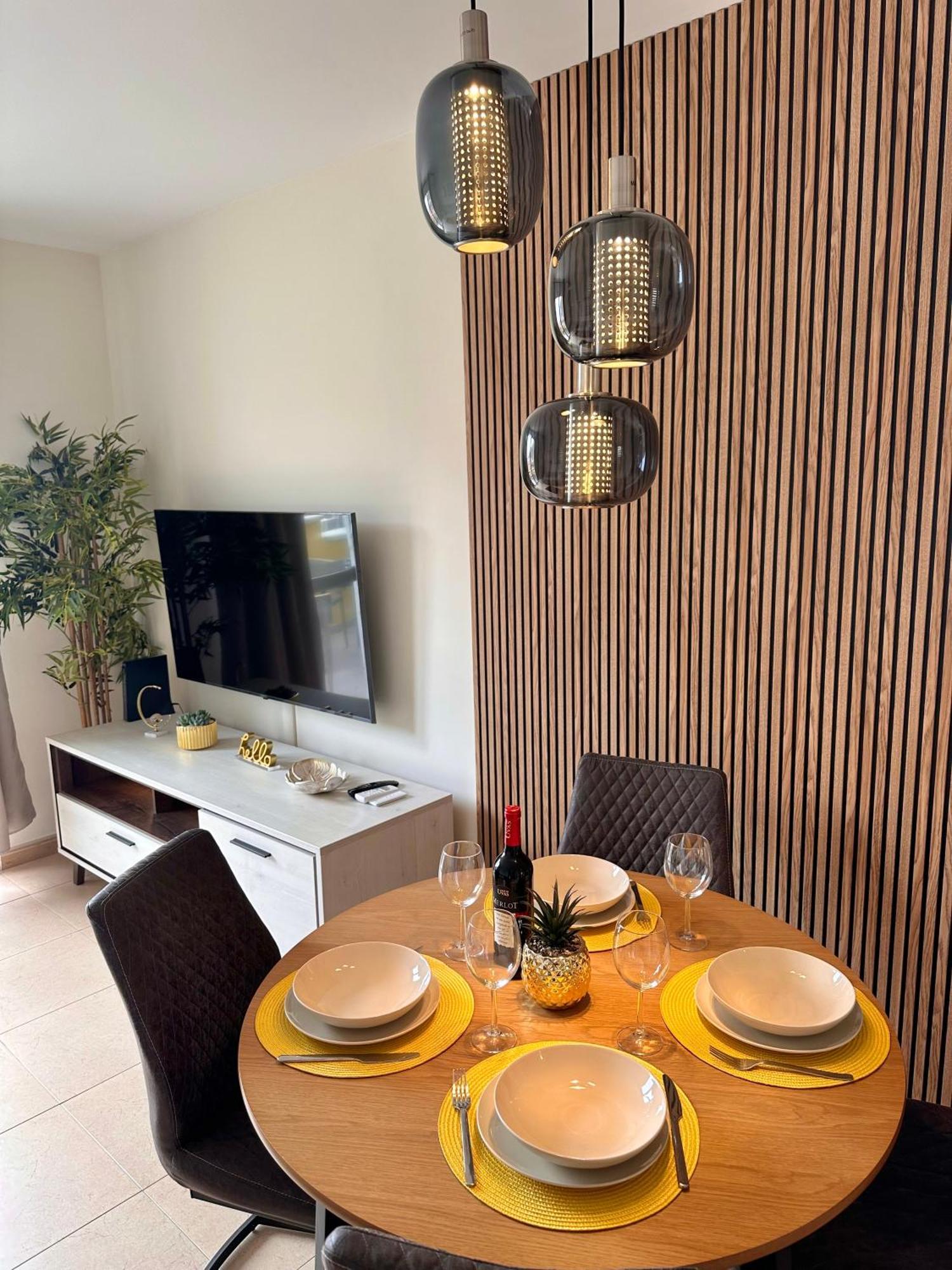 Sunshine With Sea Viev Apartment