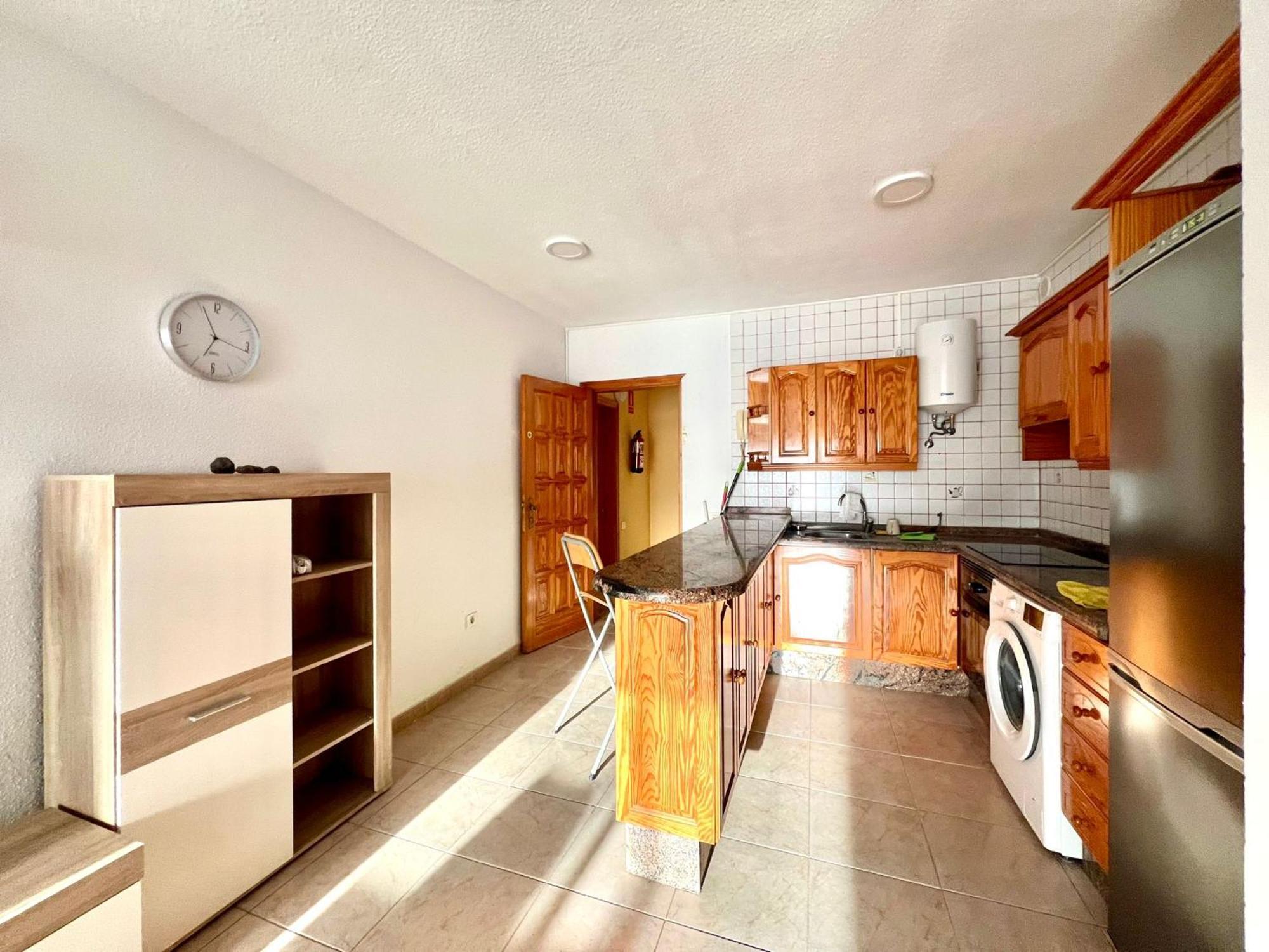 Modern 1b Apt 200 From Beach Ac *