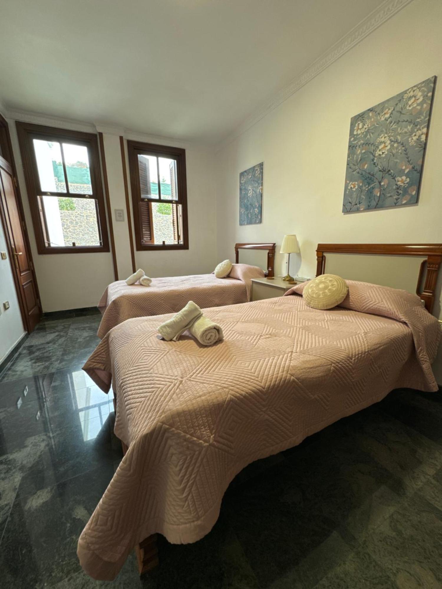 Villa Gonzalez Sea Views Bed & Breakfast Radazul