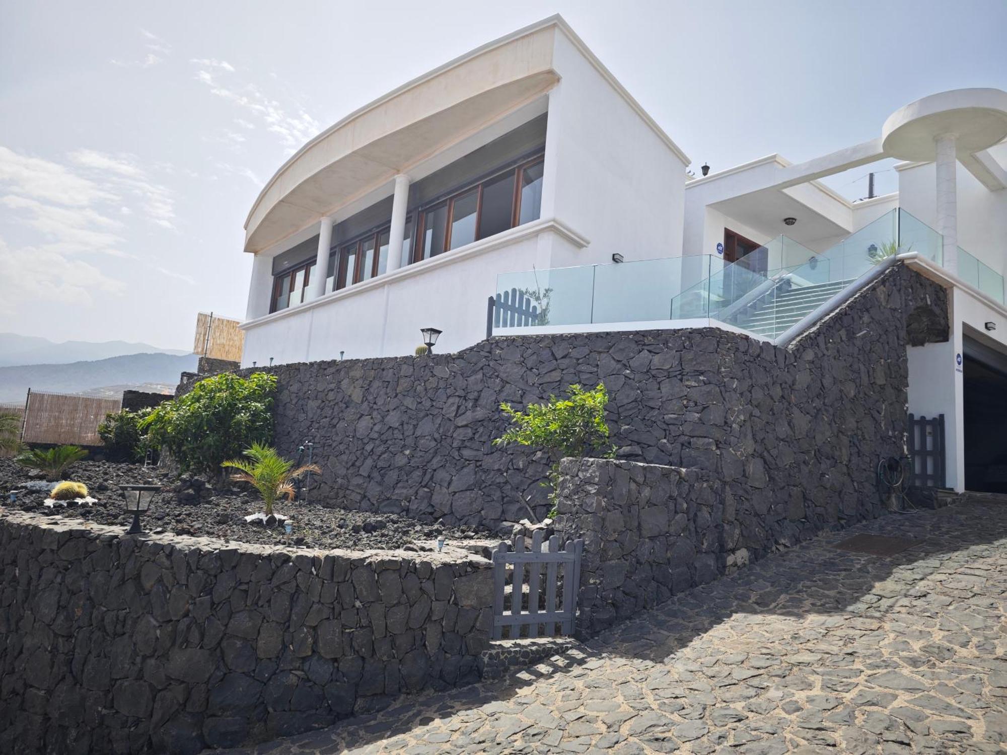 Villa Gonzalez Sea Views * Radazul