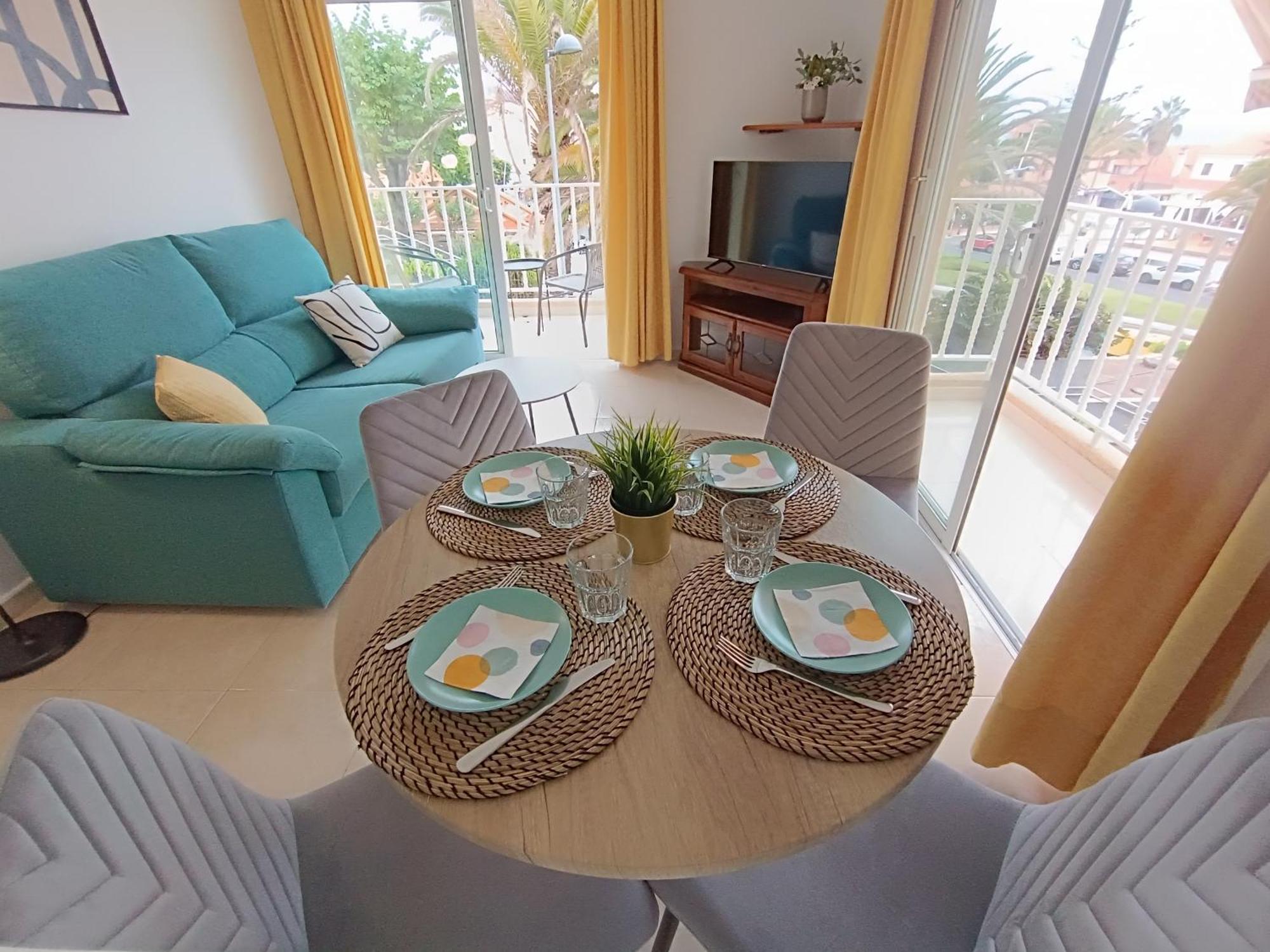 Zola Sea View Apartment, Vistas Apartamento Los Cristianos (Tenerife)