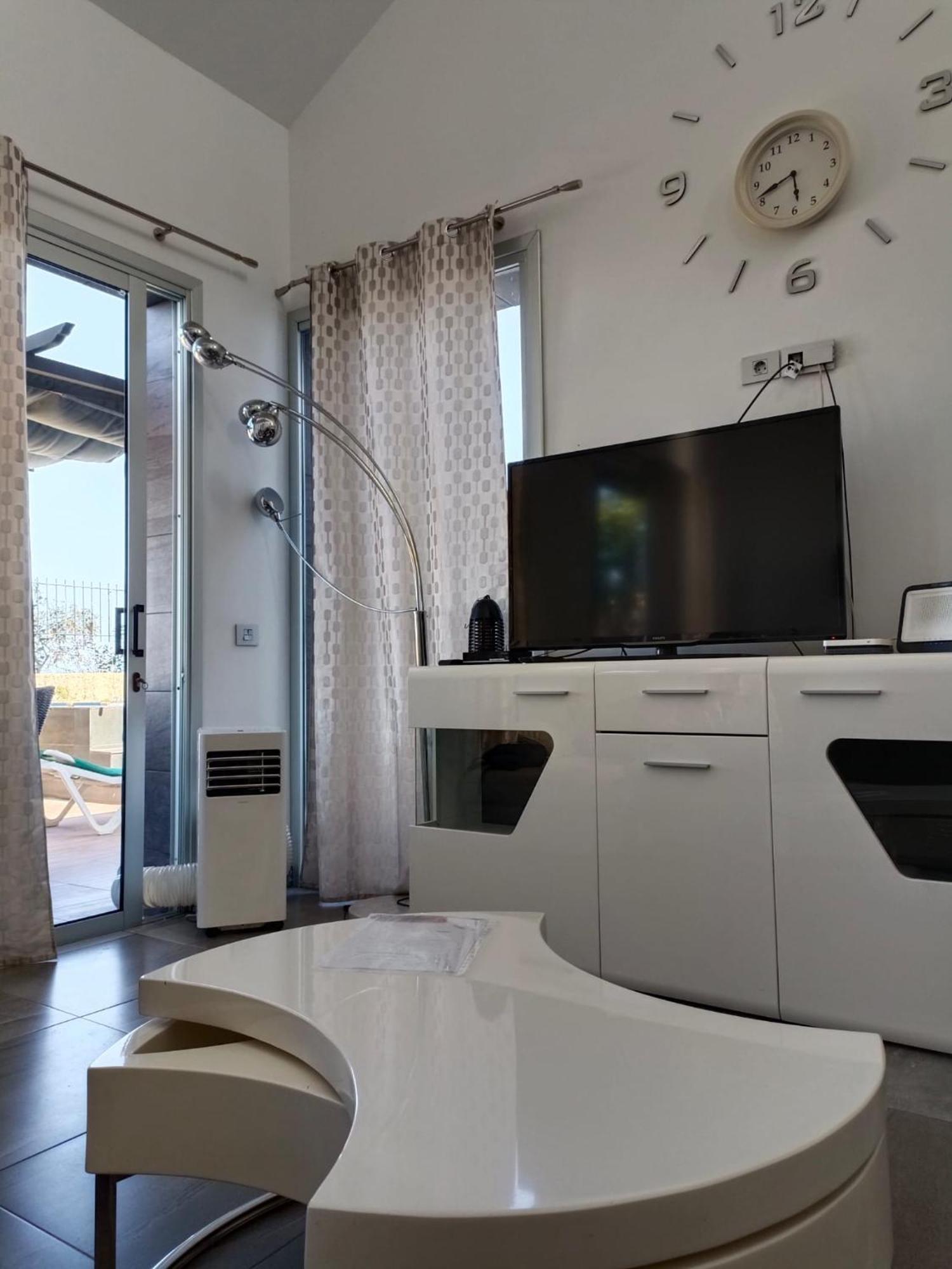 Luxury Sea Views Heated Pool Private Jacuzzi Wifi Bbq Parking Tennis Court *