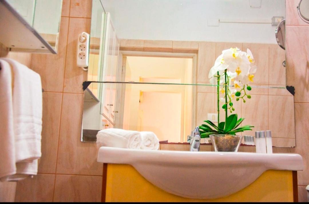 Beautiful Sea View And Pool Atalaya A3 In Apartment