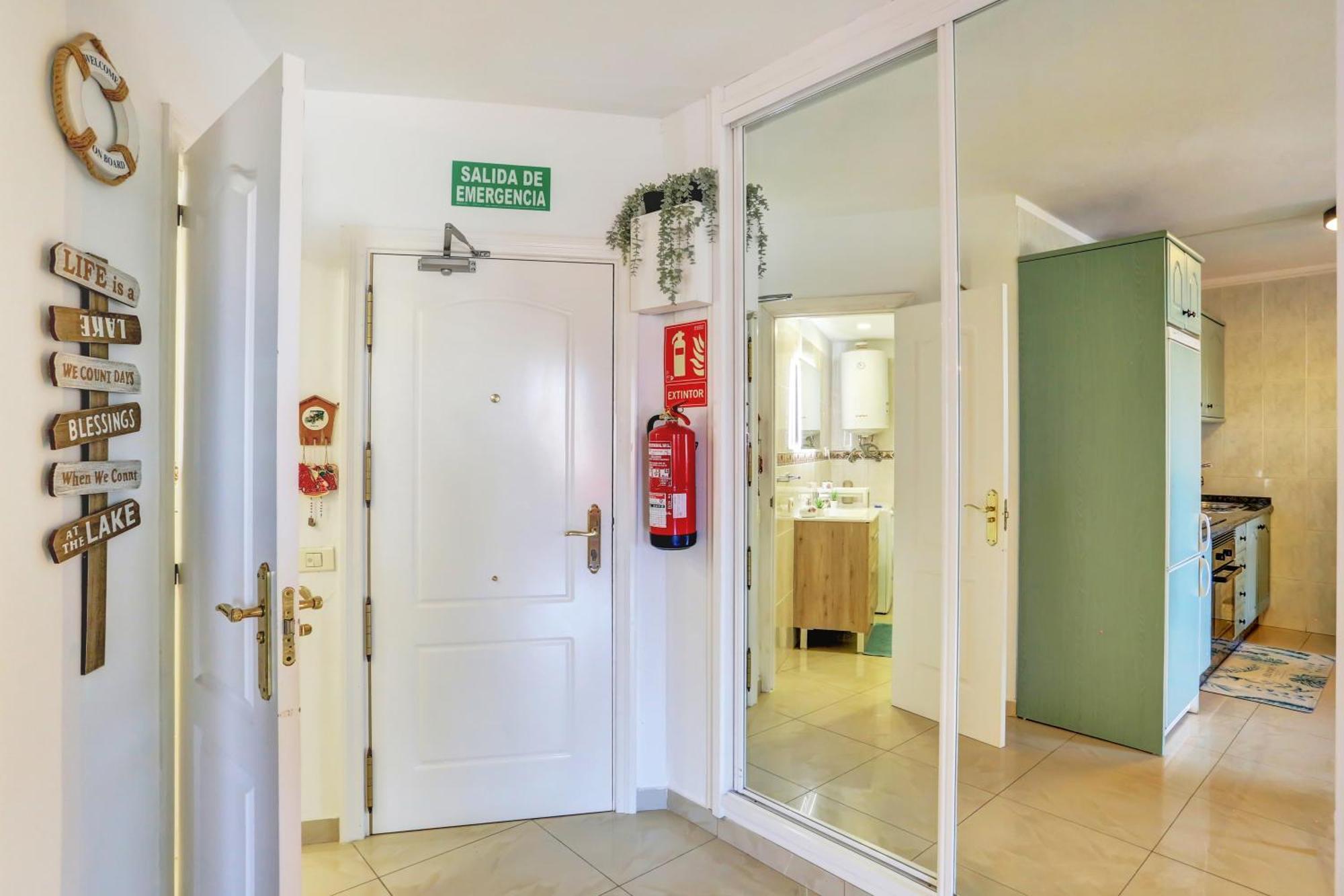Luxory Dreamy Sunset, Seafront, Direct Access To The Promenade,wifi,pool,free Parking *