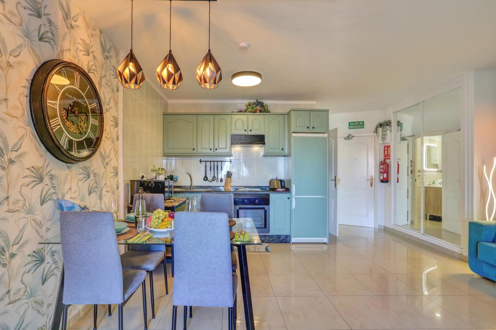 Apartment Luxory Dreamy Sunset, Seafront, Direct Access To The Promenade,wifi,pool,free Parking *