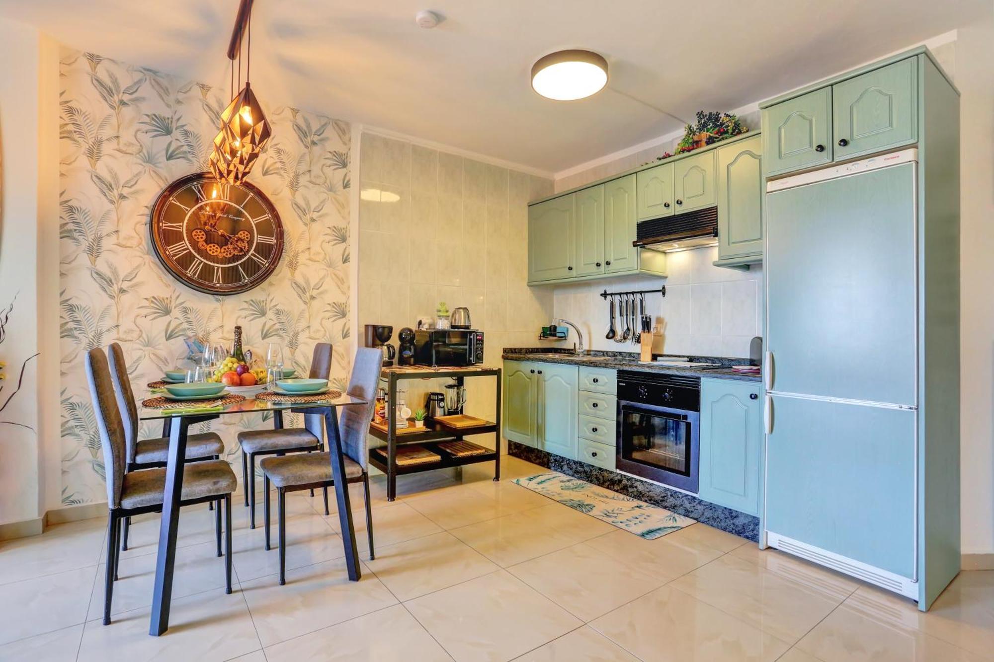 Luxory Dreamy Sunset, Seafront, Direct Access To The Promenade,wifi,pool,free Parking