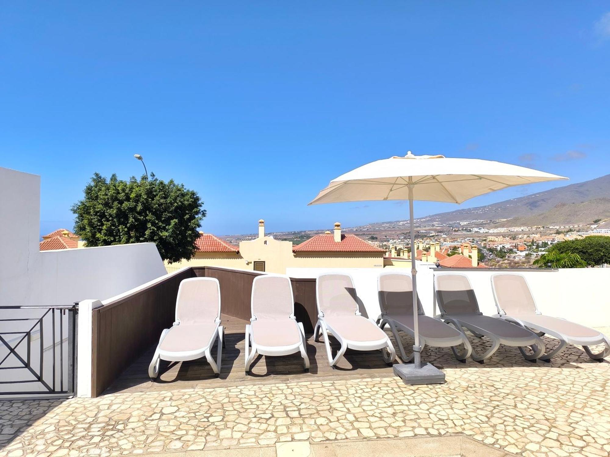 Beautiful - 4 Bedrooms, Heated Pool, Fibre Net, 2 Priv Car Park Places, Tv Channels