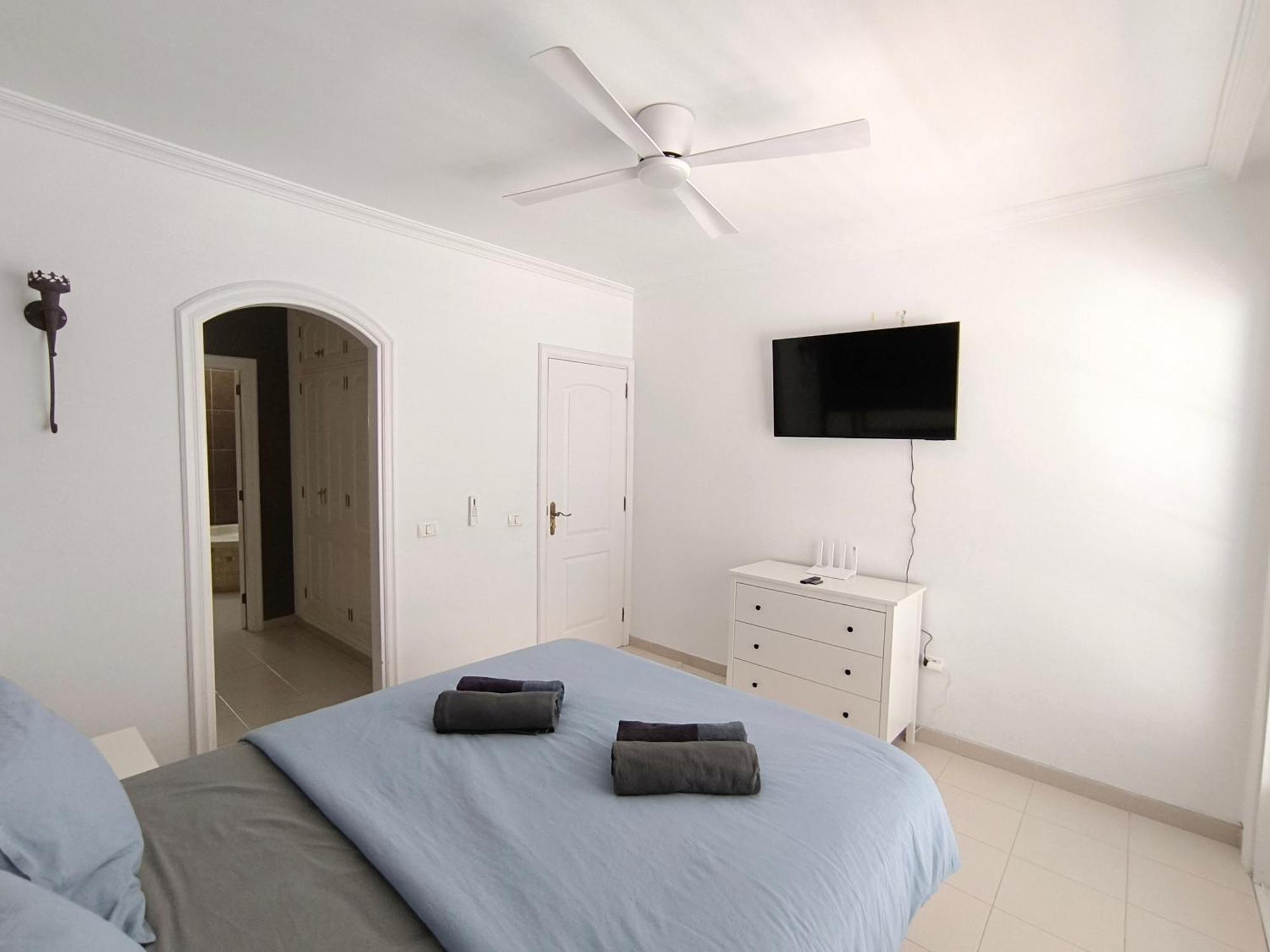 Villa Beautiful - 4 Bedrooms, Heated Pool, Fibre Net, 2 Priv Car Park Places, Tv Channels *