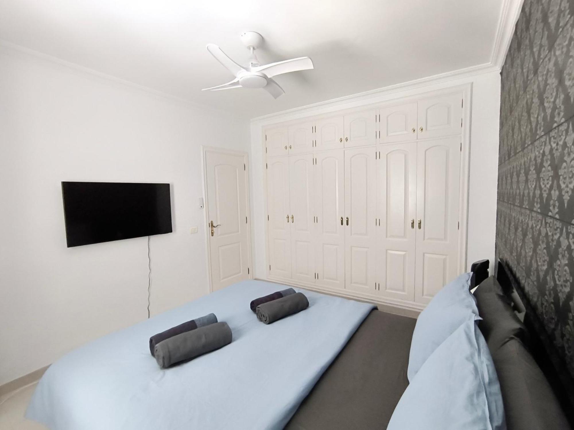 Beautiful - 4 Bedrooms, Heated Pool, Fibre Net, 2 Priv Car Park Places, Tv Channels Villa