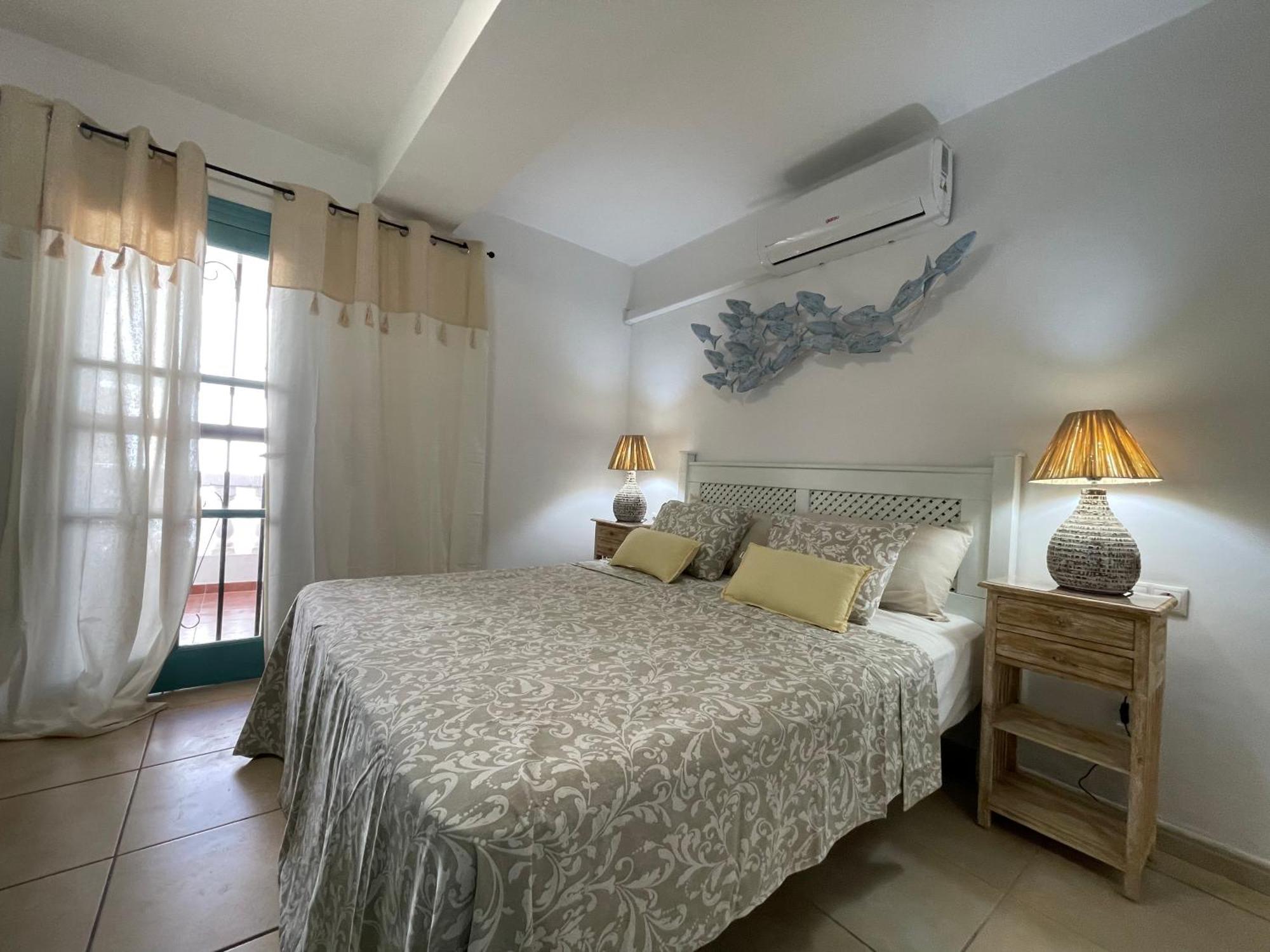 Port Royal Apartments, Heated Pool, Speed Wifi, Terrace Apartment *
