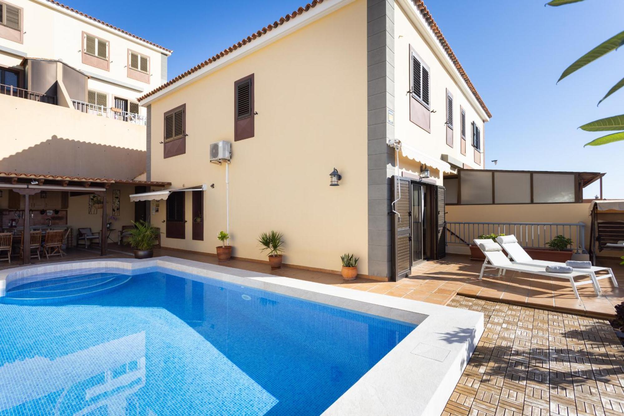 El Chocito With Privat Pool Holiday home