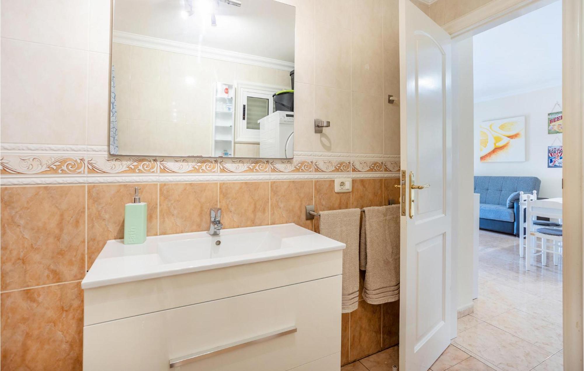 Awesome In Puerto De La Cruz With Wifi Apartamento