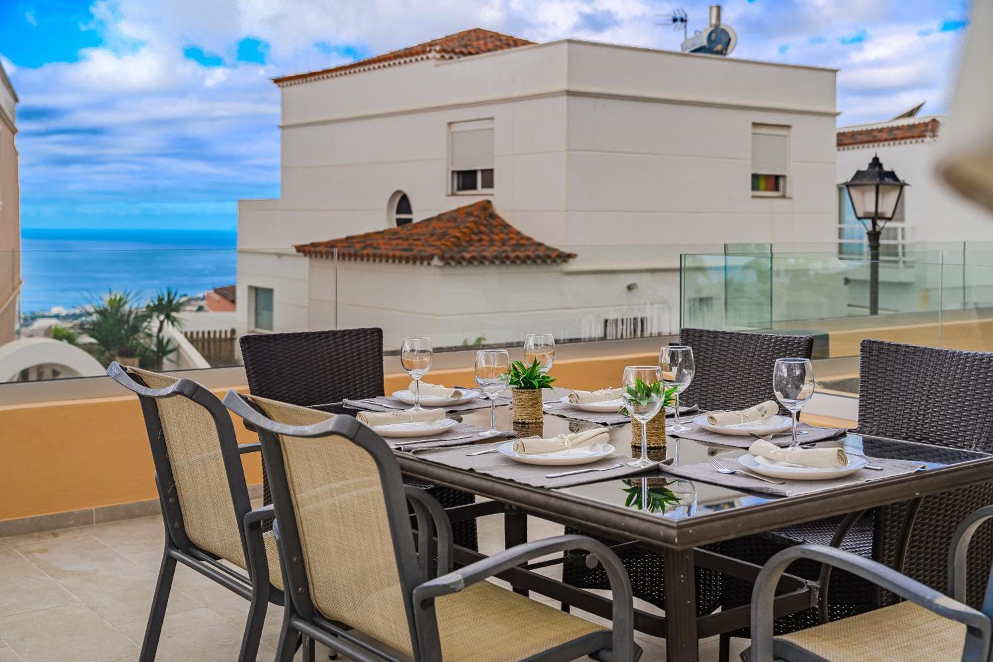 - 3 Bedroom House With Pool Chayofa