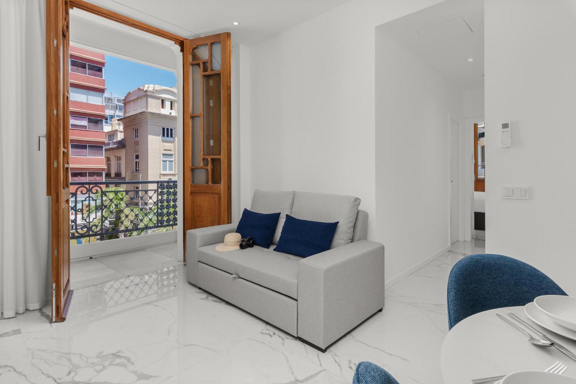 7 Luxury By Karat *