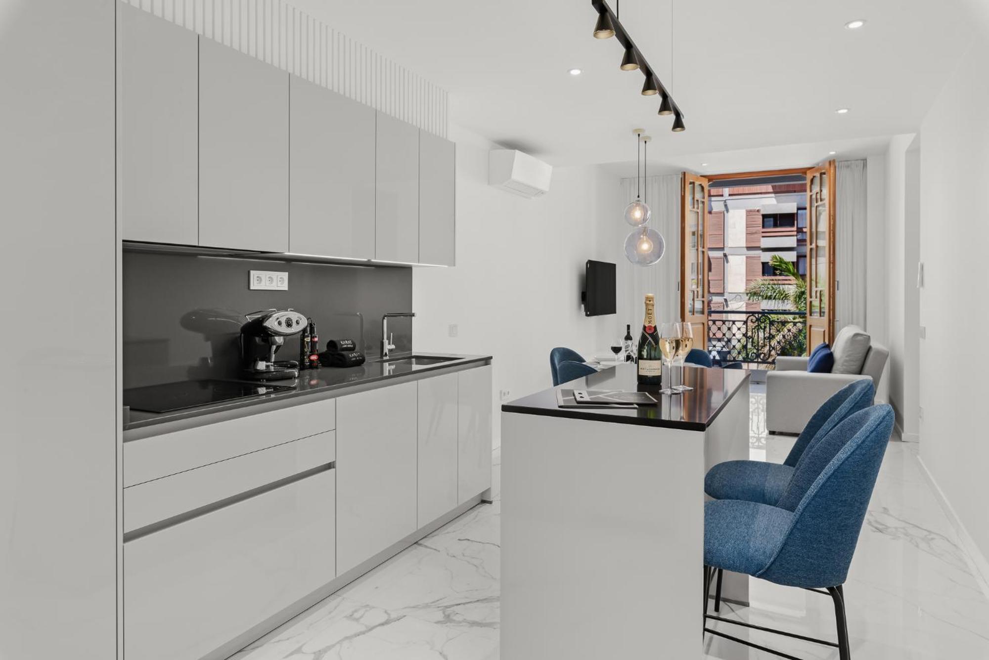 7 Luxury By Karat Apartment