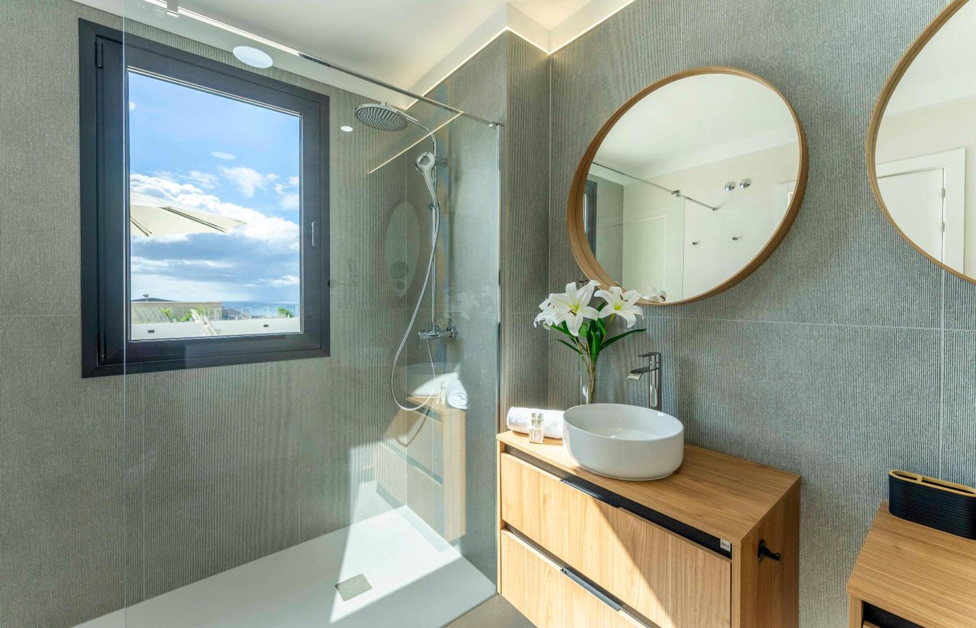 Orion Luxury Ocean View Villa *