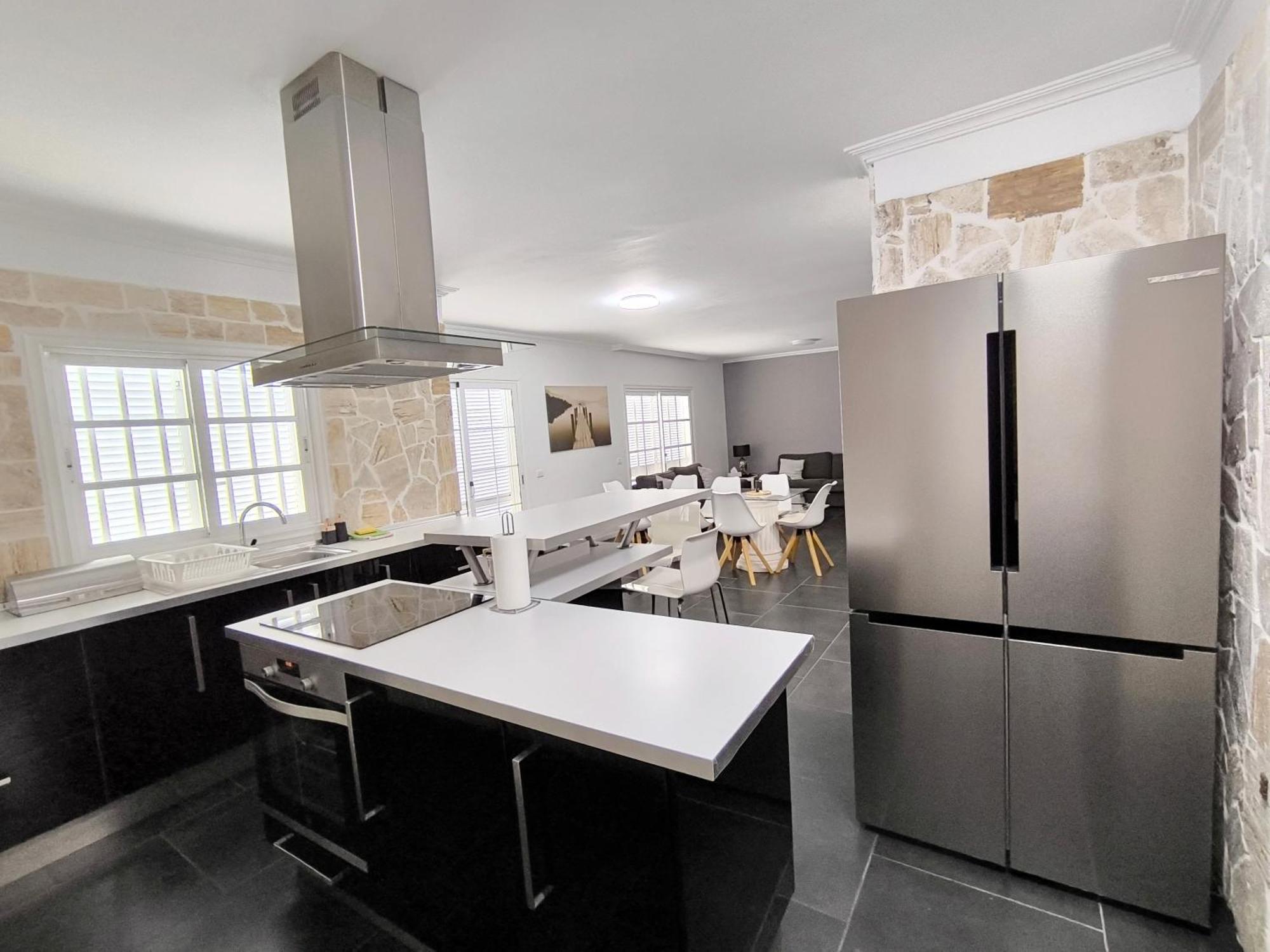 Beautiful - 4 Bedrooms, Heated Pool, Fibre Net, 2 Priv Car Park Places, Tv Channels Villa *