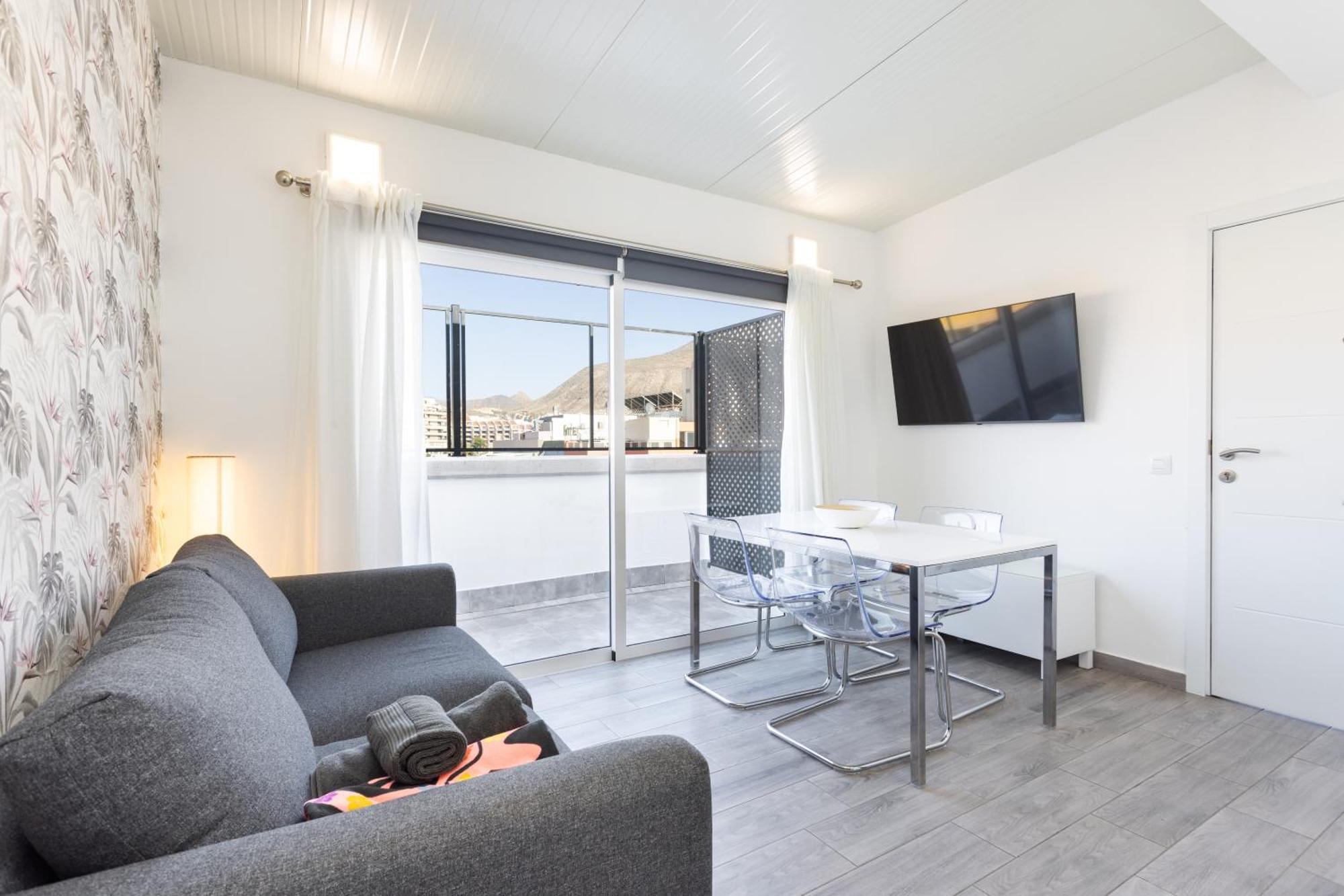 New Center Cristianos Apartment *