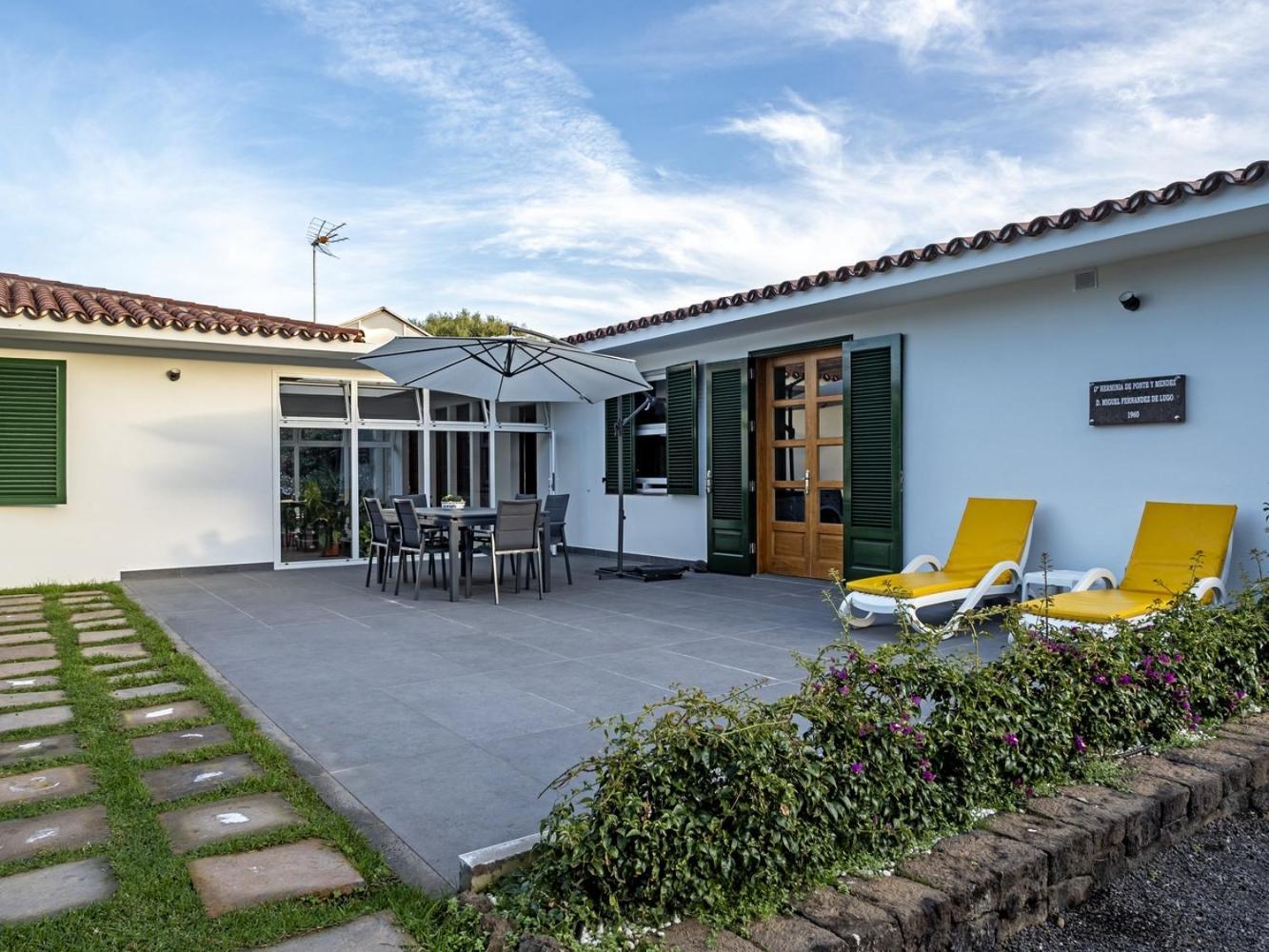 Sabinas - El Guincho, Villa