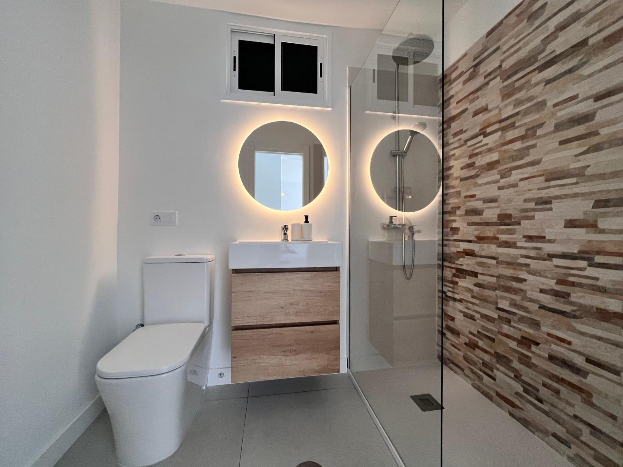 Apartment Seaview Modern In Downtown Los Cristianos (Tenerife)