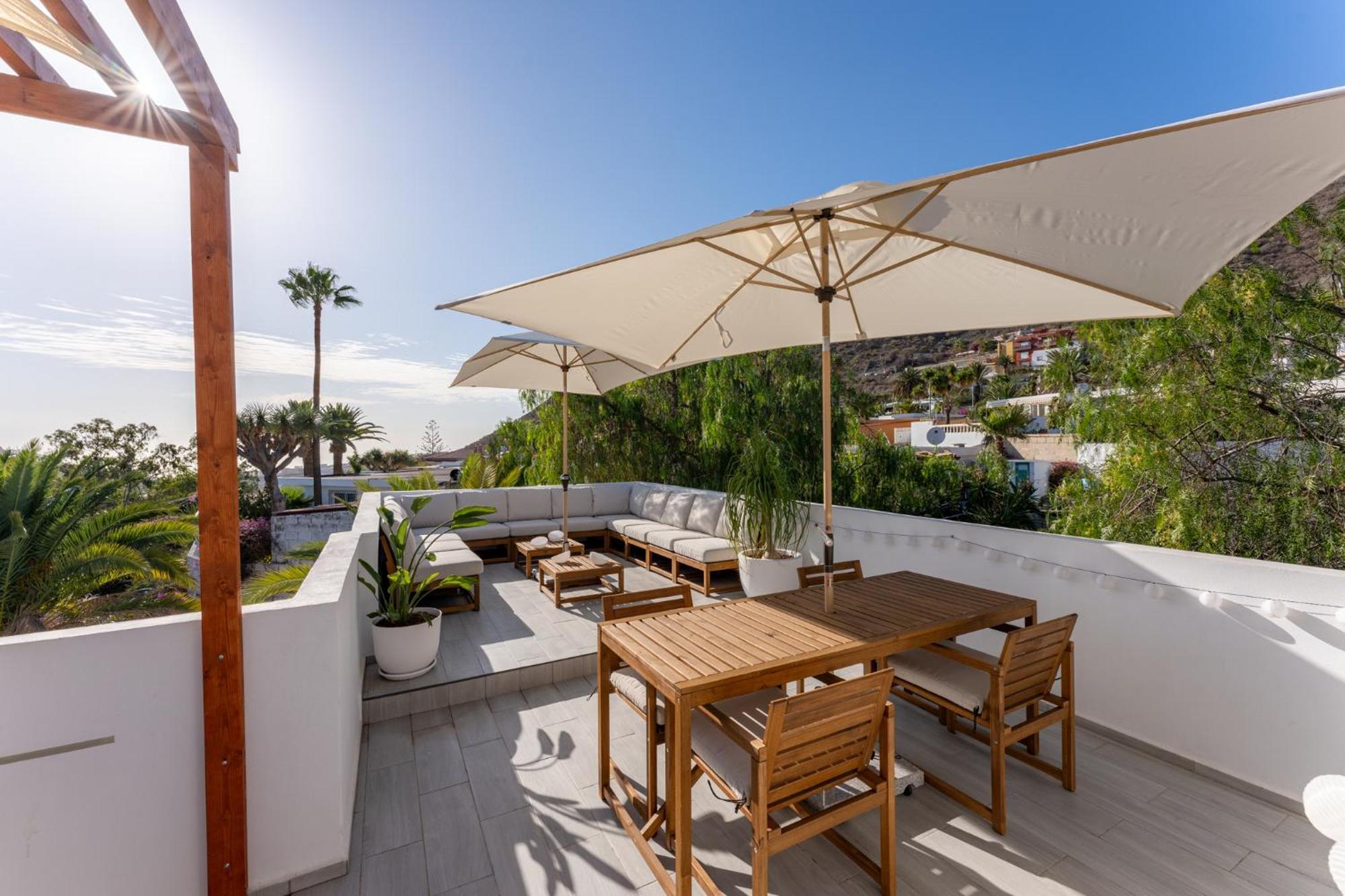 With Stunning Views And A Solarium In Arona Villa *