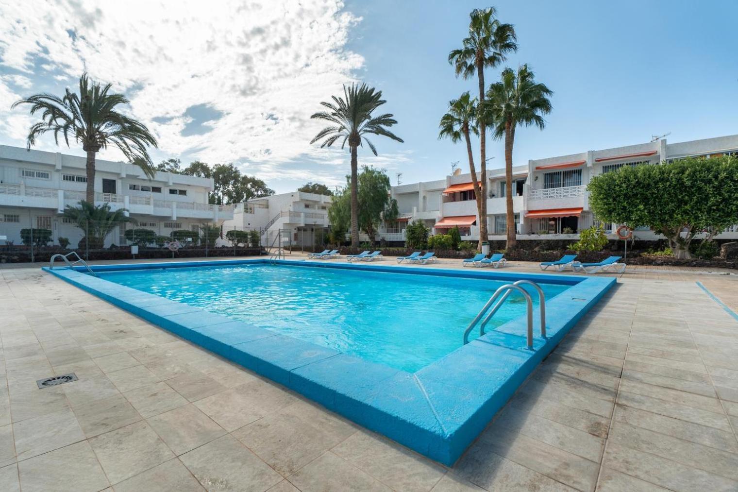 Big By The And Natural Pool Apartamento
