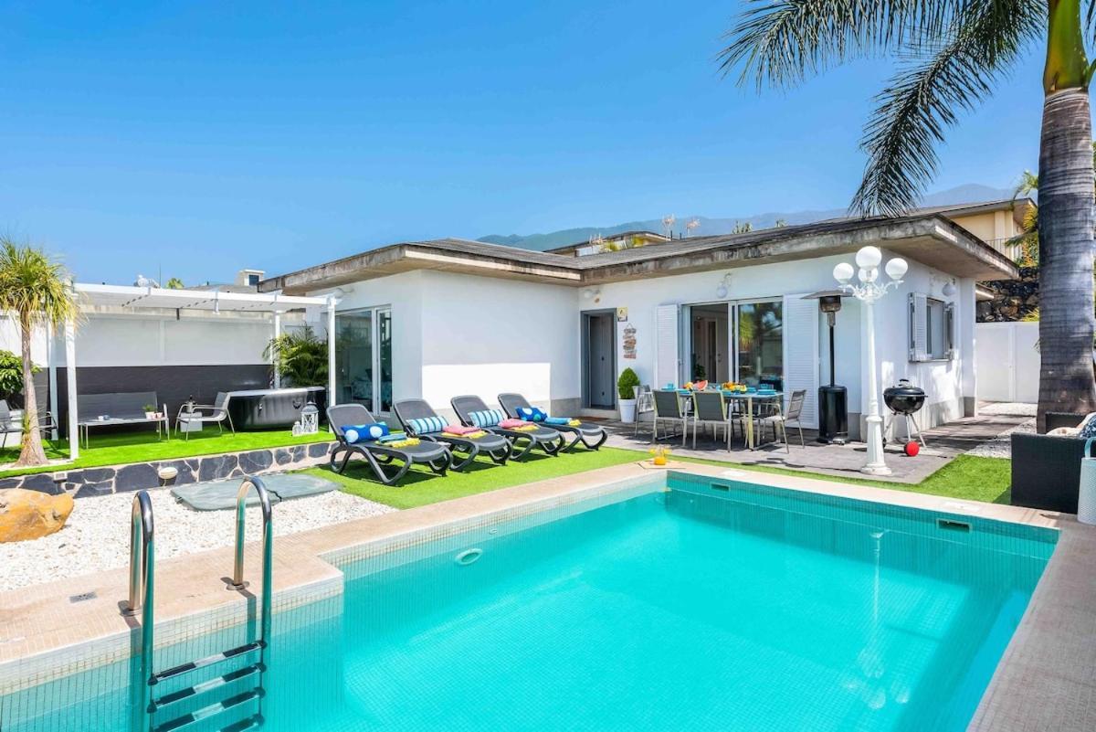 Hébergement de vacances Sara De Lujo Piscina Privada Climatizada *