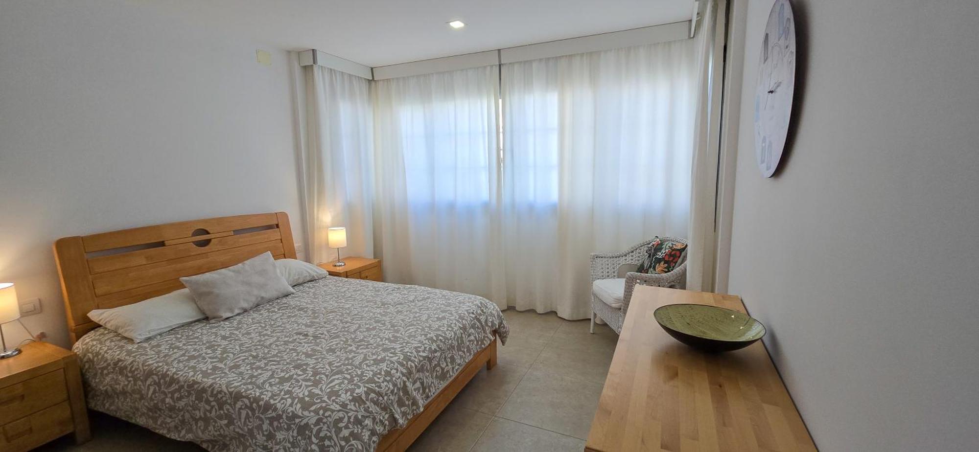 5 Bedrooms *