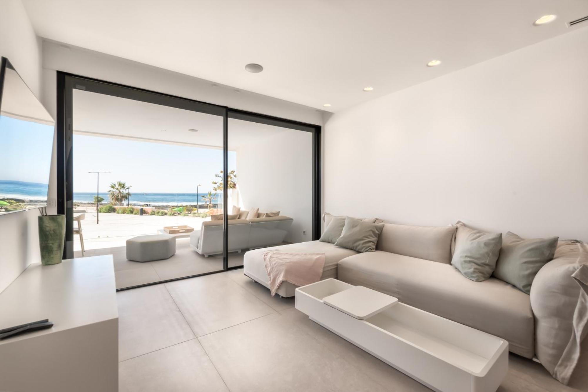 Infinity 0-8 Luxe Sea View 2b Holiday home