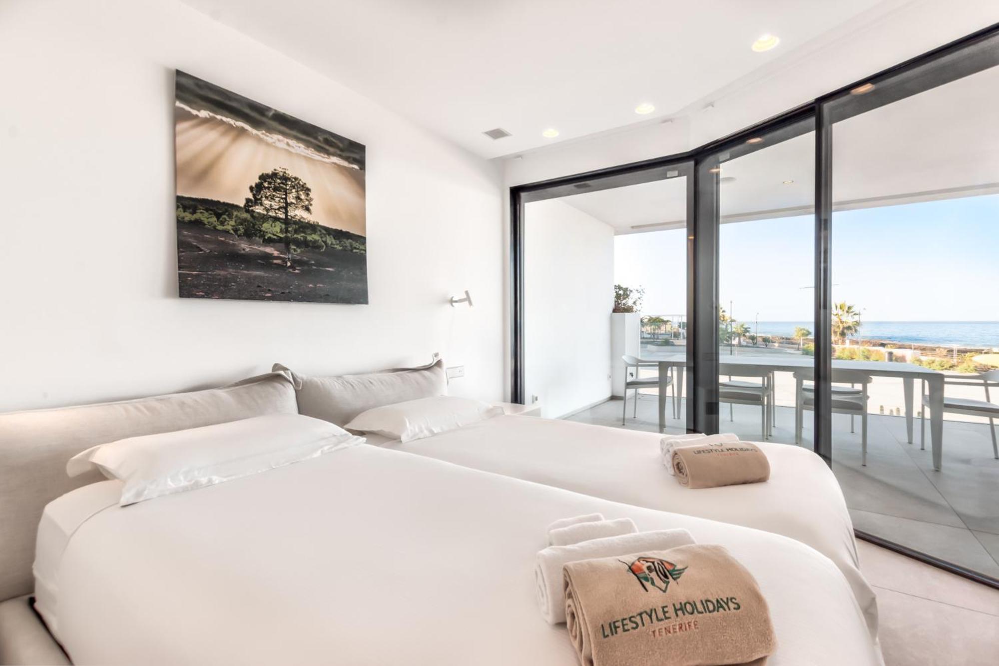 Infinity 0-8 Luxe Sea View 2b *