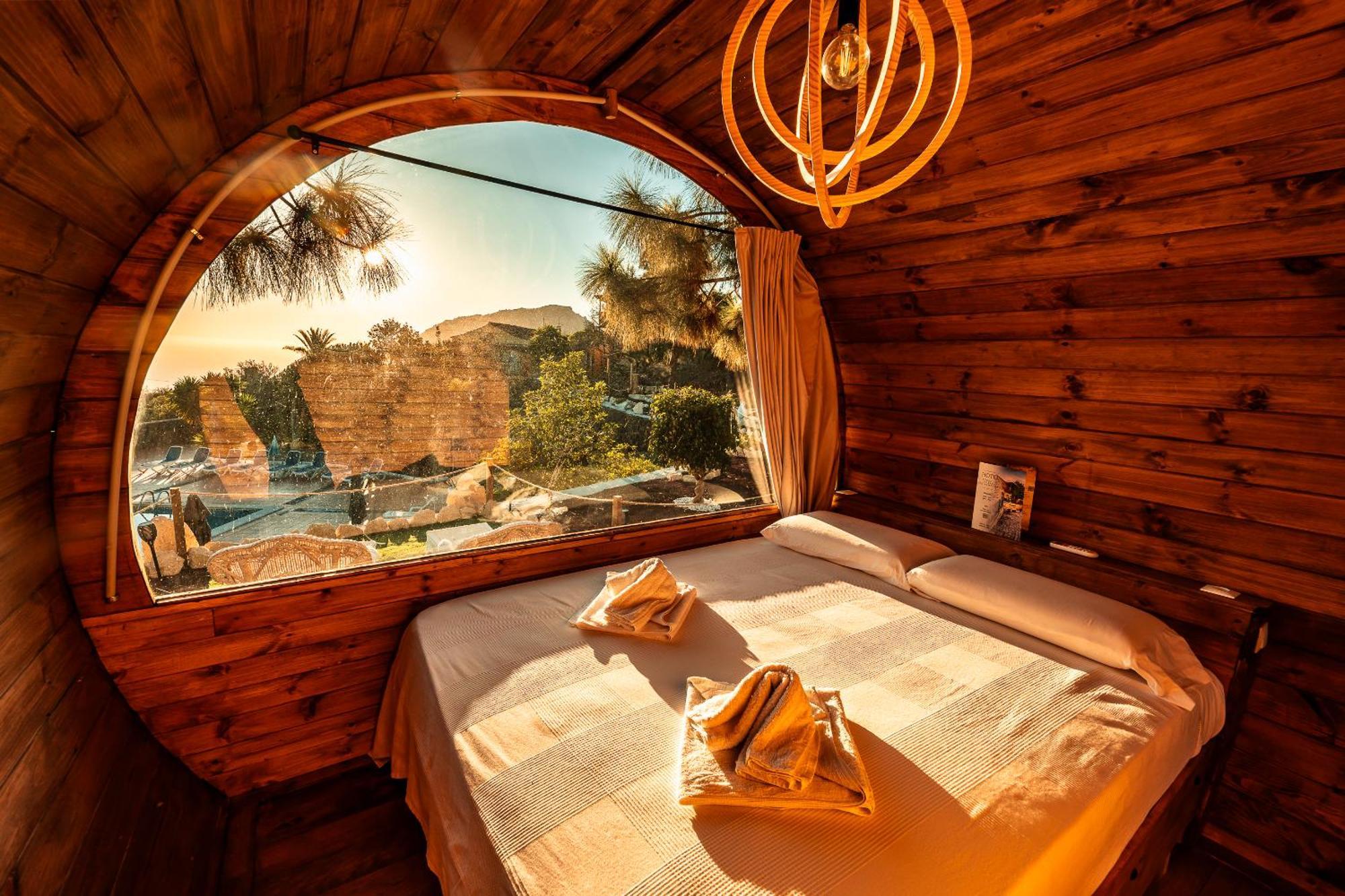 Rural La Correa Del Almendro & Bubble Experience - Adults Only Country house