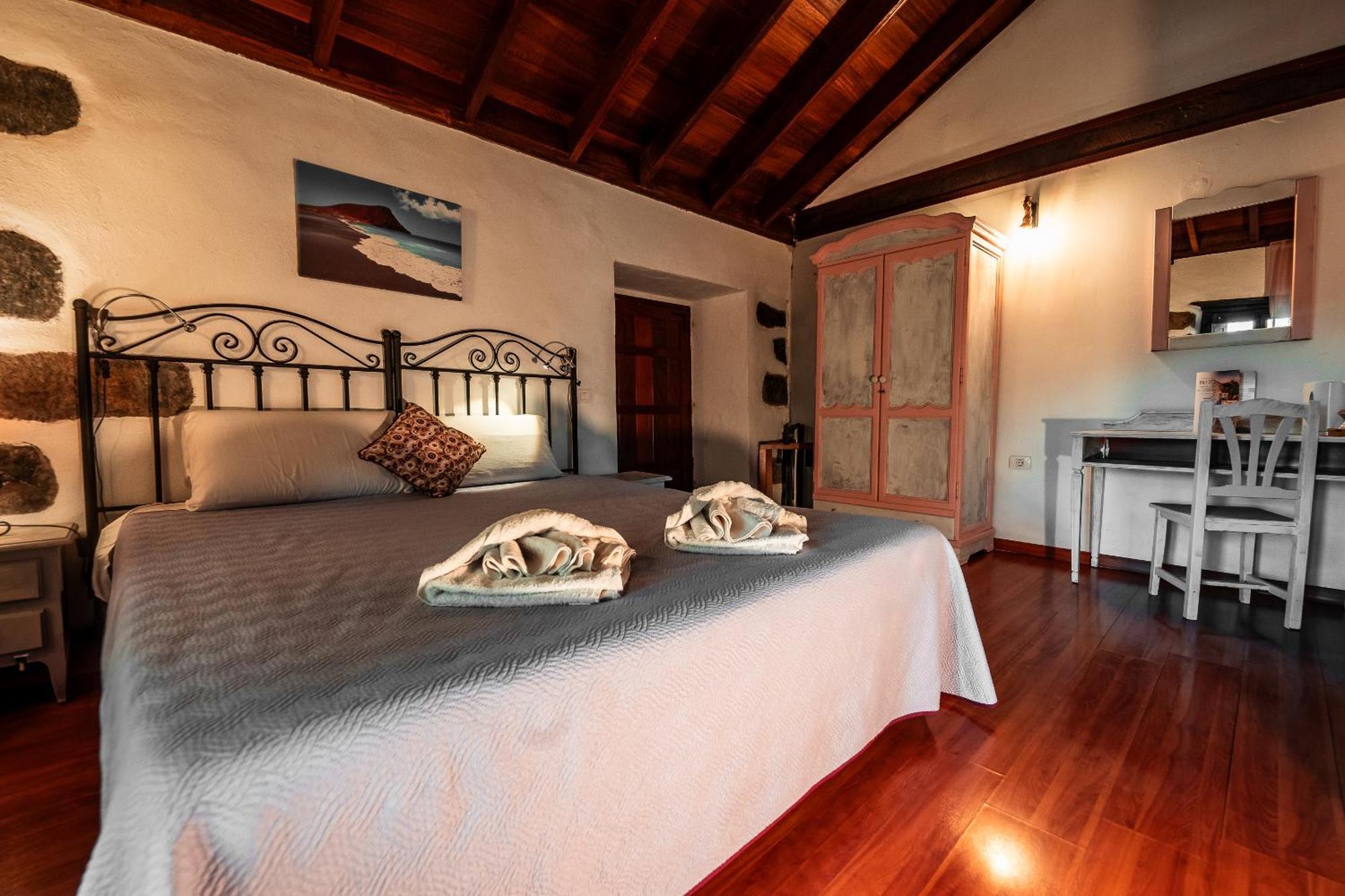 Rural La Correa Del Almendro & Bubble Experience - Adults Only Country house