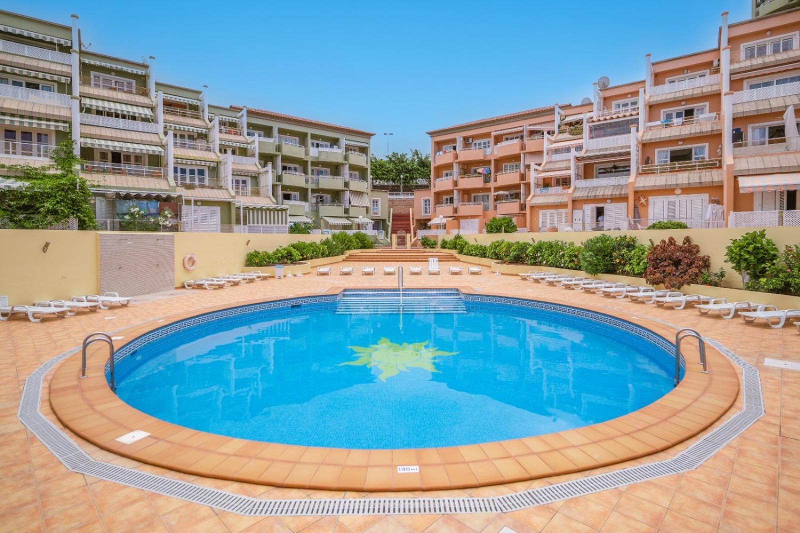 Orlando Complex By The Pool *