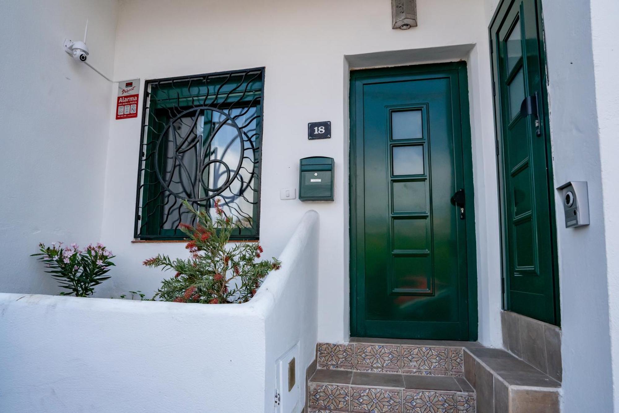 Casa Julio - Complete Coastal Retreat - Entire - 3 Min Walk From The Ocean - Shared Entrance With Host Maison d'hôtes *