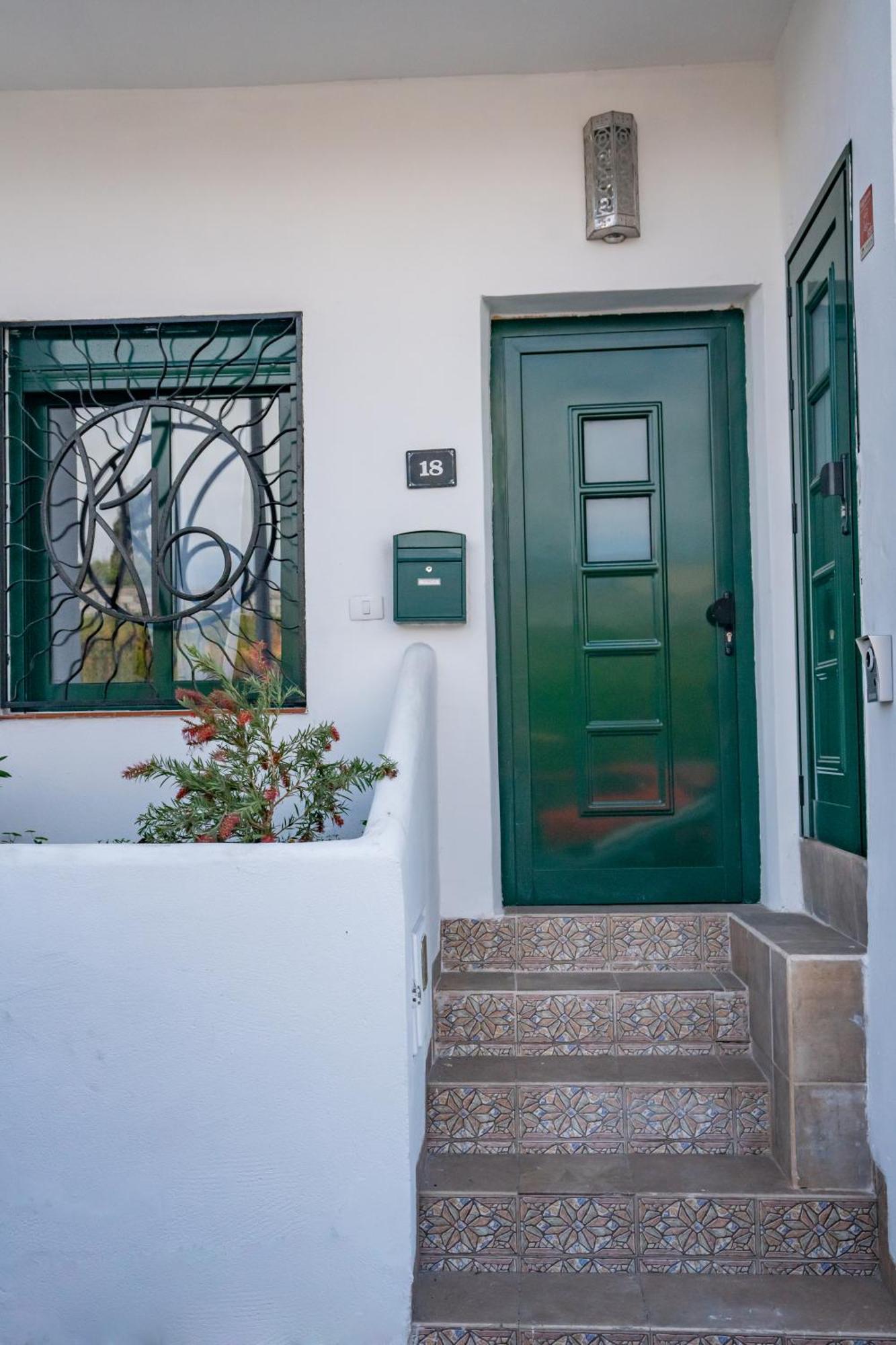Casa Julio - Complete Coastal Retreat - Entire - 3 Min Walk From The Ocean - Shared Entrance With Host