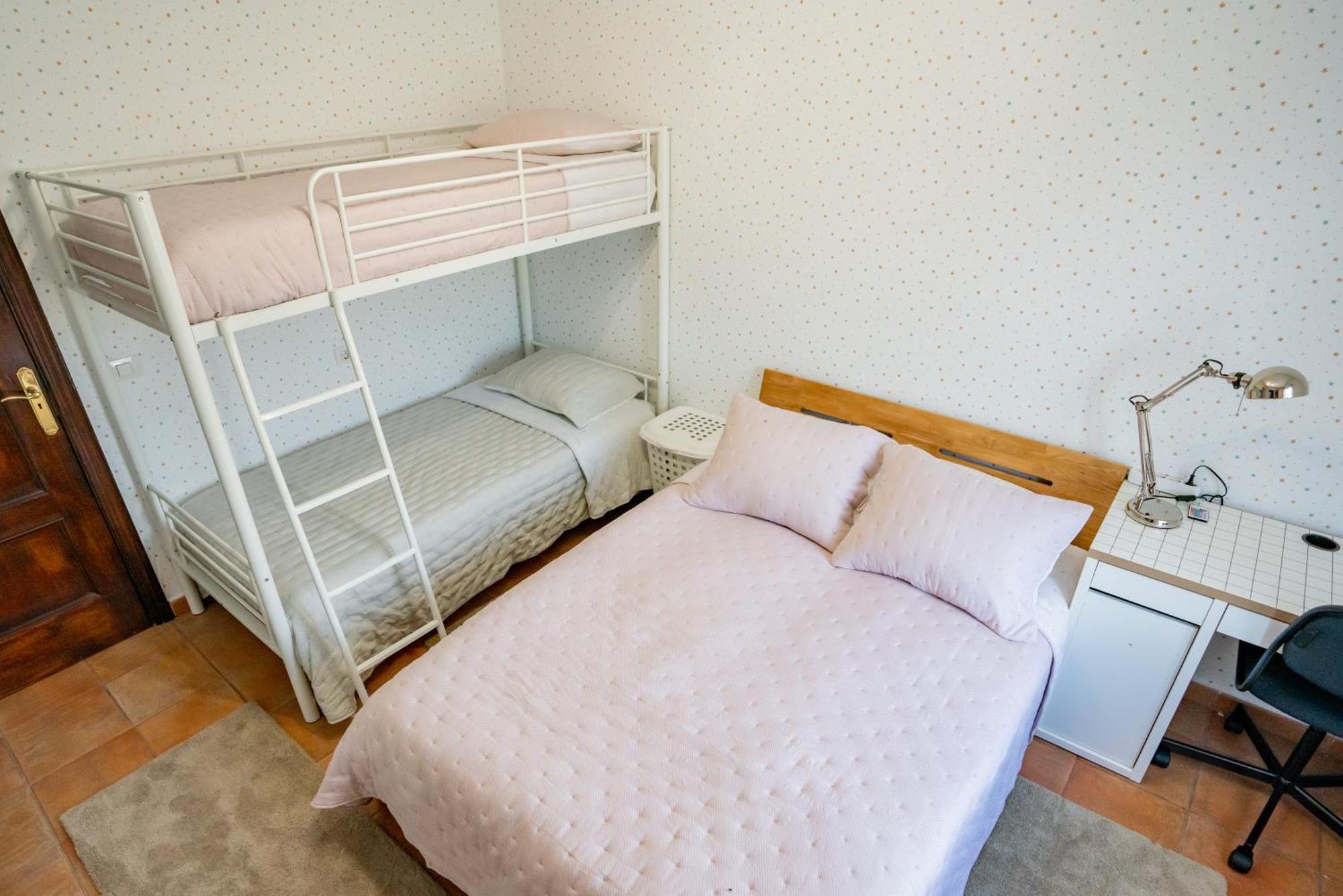 Casa Julio - Complete Coastal Retreat - Entire - 3 Min Walk From The Ocean - Shared Entrance With Host Maison d'hôtes Alcalá la Real