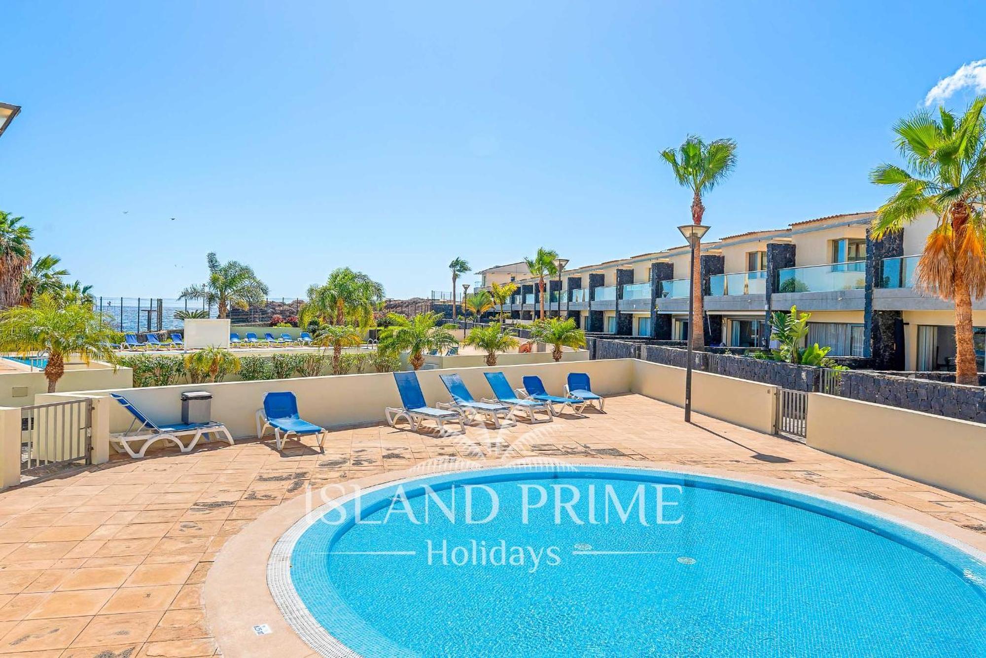Hébergement de vacances Modern Townhouse In Seaside Complex In Amarilla Golf Sbv48