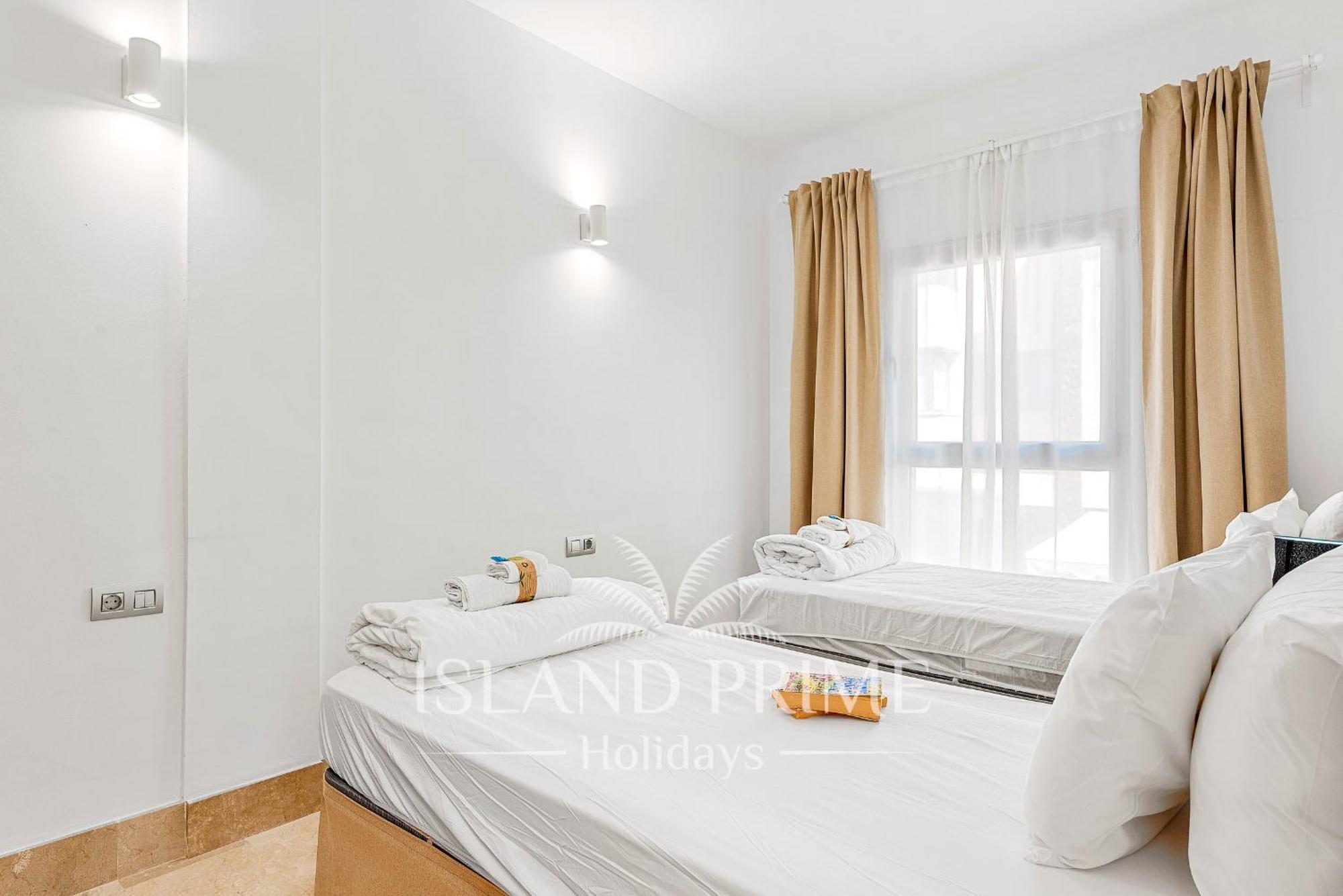 Hébergement de vacances Modern Townhouse In Seaside Complex In Amarilla Golf Sbv48 *