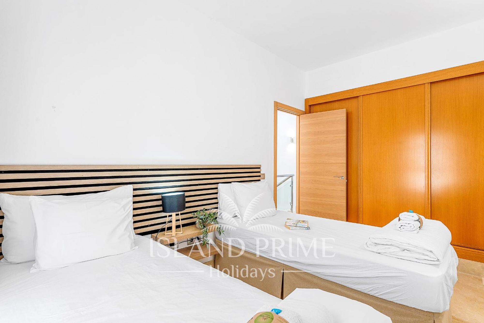 Hébergement de vacances Modern Townhouse In Seaside Complex In Amarilla Golf Sbv48 *
