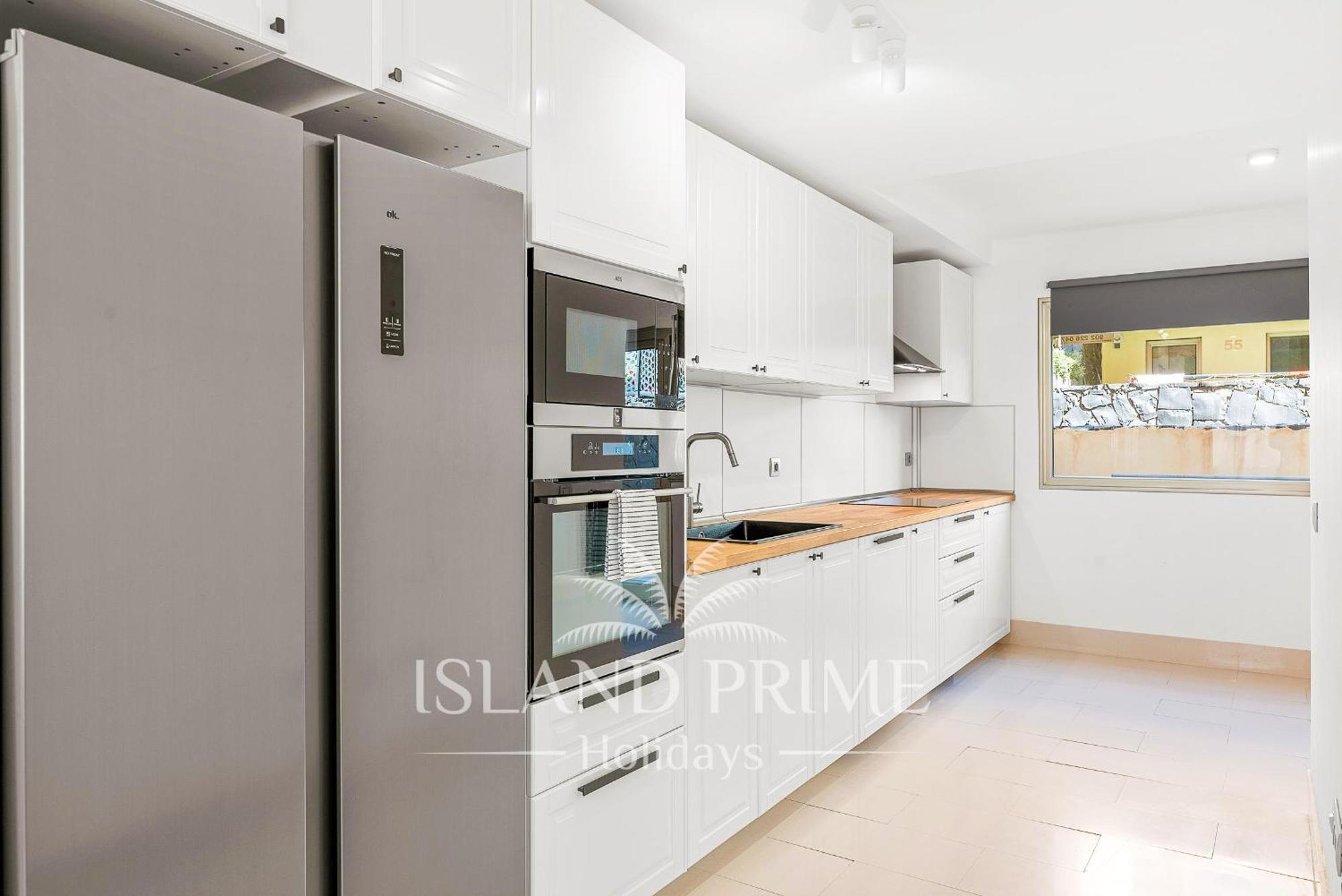 Hébergement de vacances Modern Townhouse In Seaside Complex In Amarilla Golf Sbv48 *