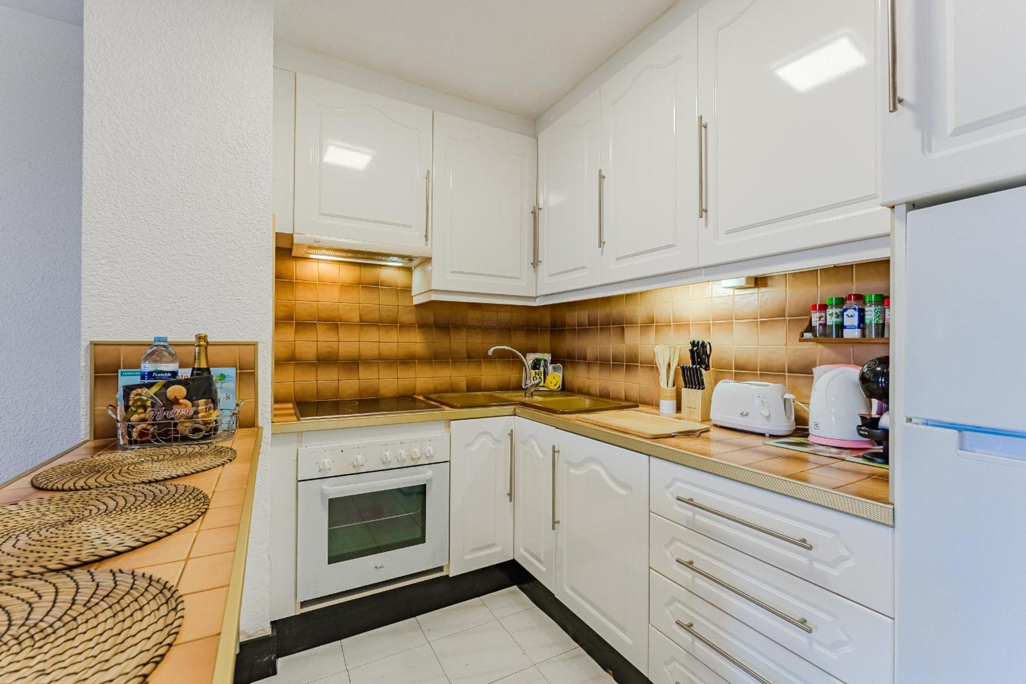 Cristianos With Large Terrace & Heated Pool Apartment