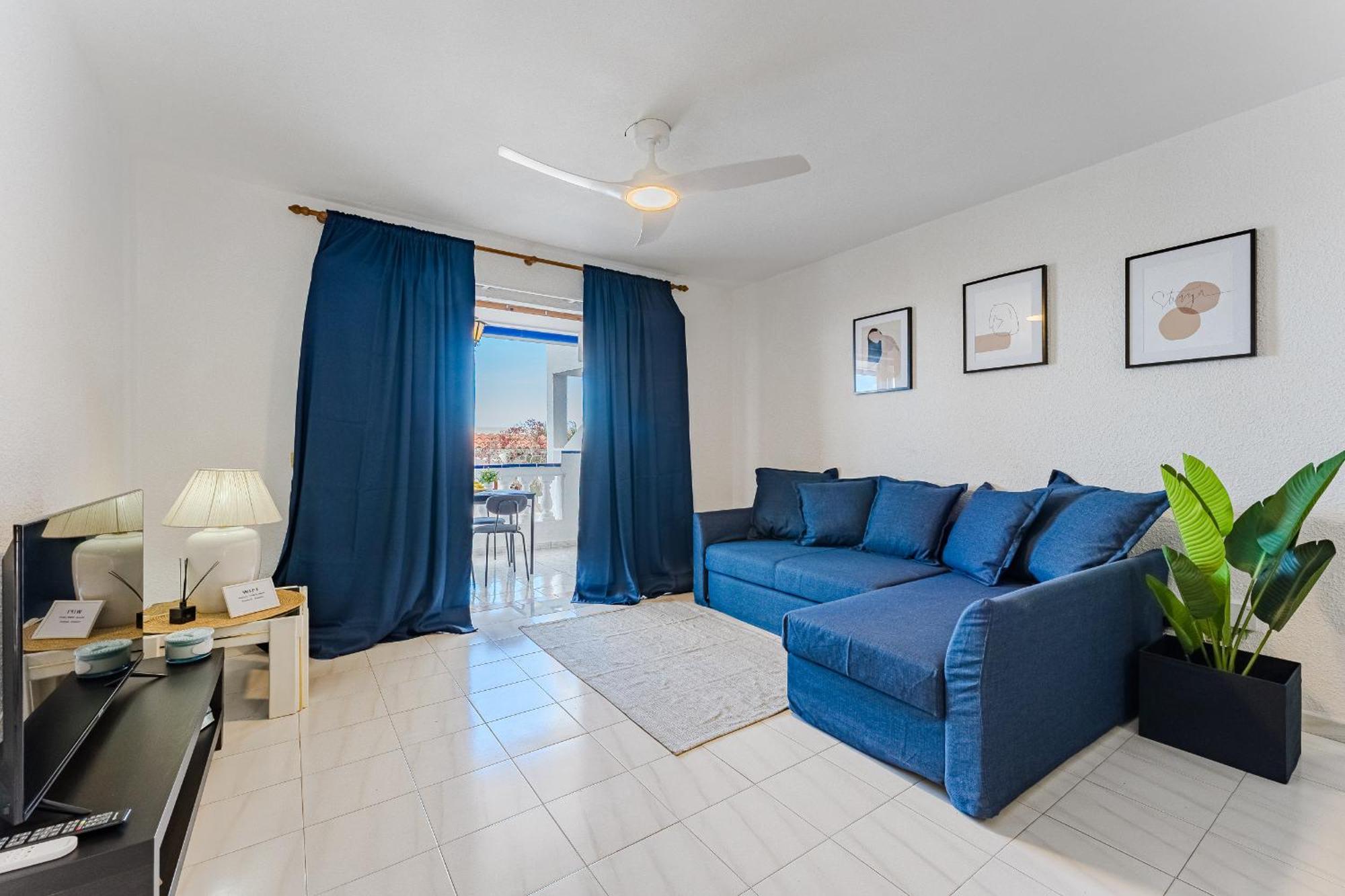 Cristianos With Large Terrace & Heated Pool