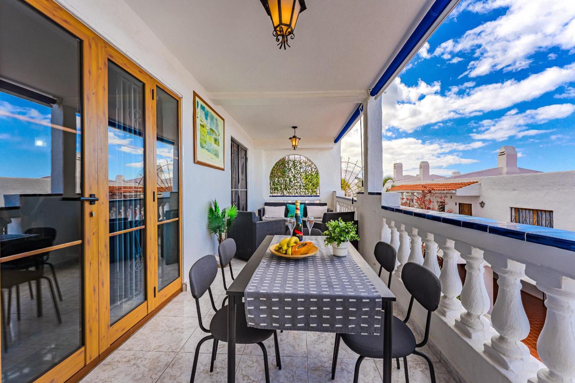 Cristianos With Large Terrace & Heated Pool *