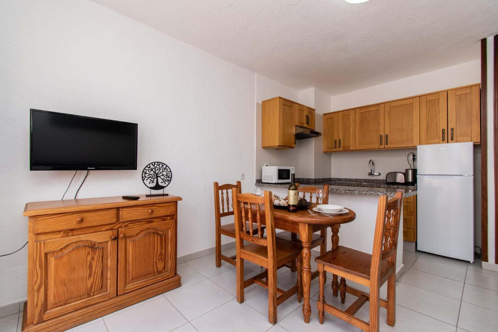 Floritas 24 - One Bed With Pool View Apartamento Arona (Tenerife)