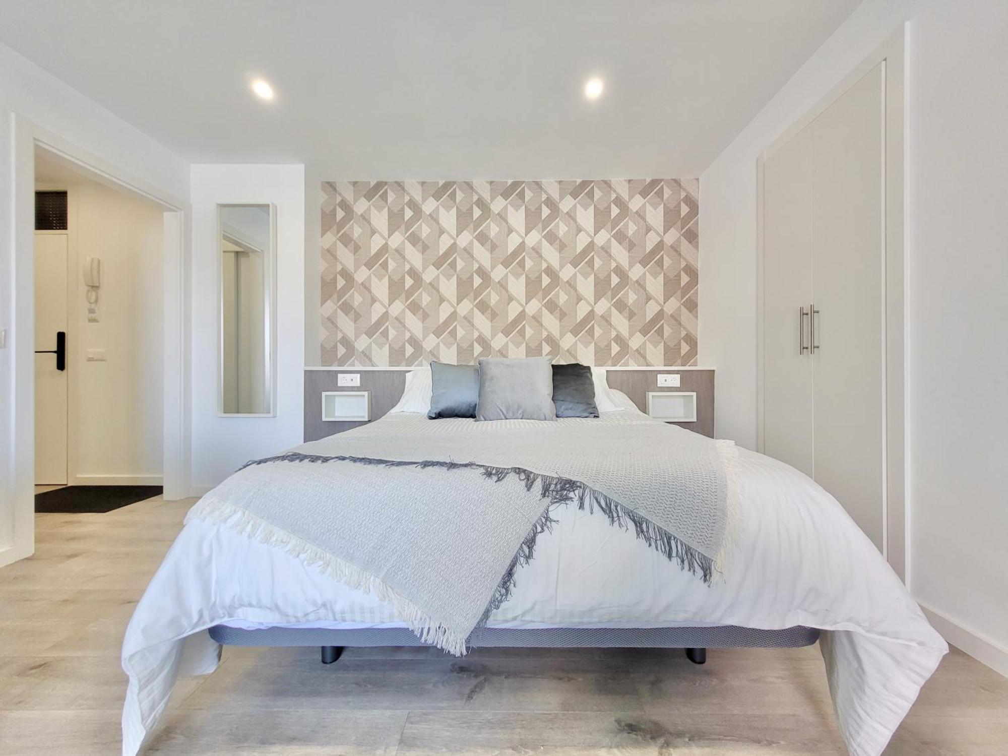 Apartment Feel C- *