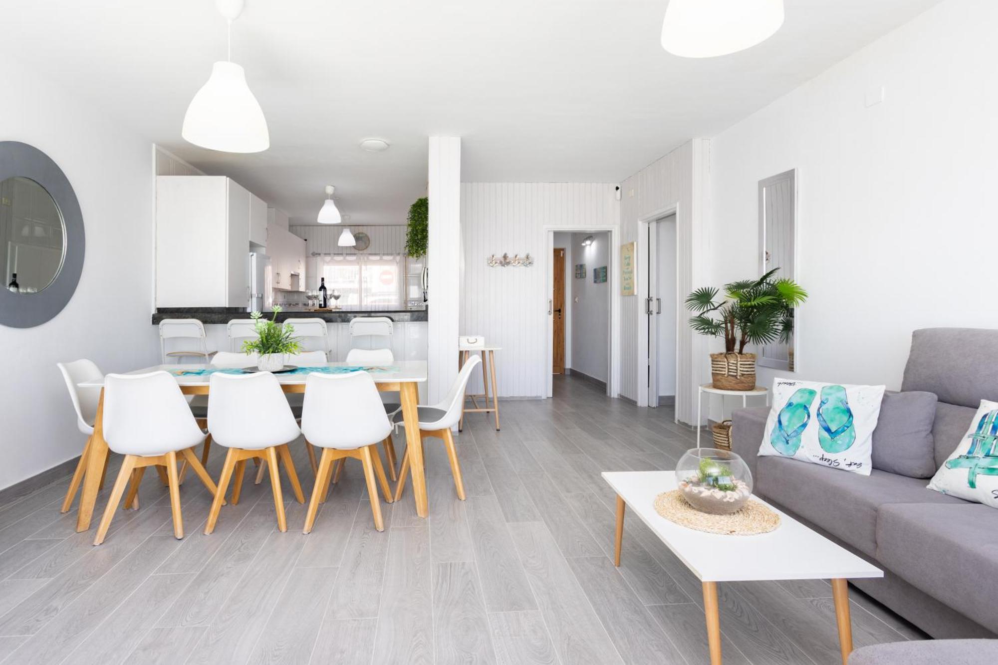 Hébergement de vacances Coastal Dream With Heated Pool *