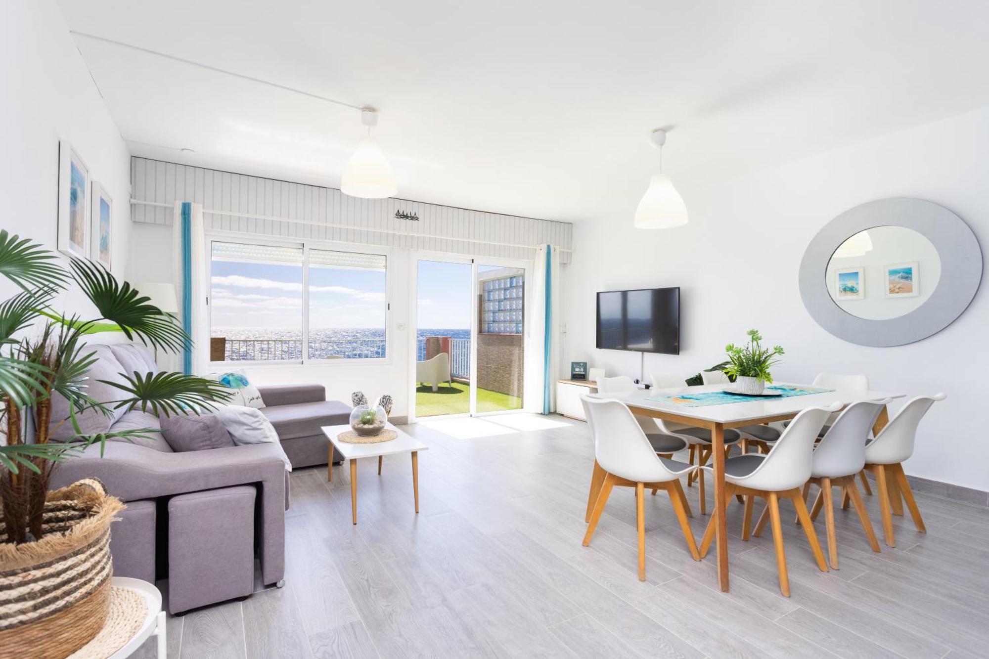 Hébergement de vacances Coastal Dream With Heated Pool *