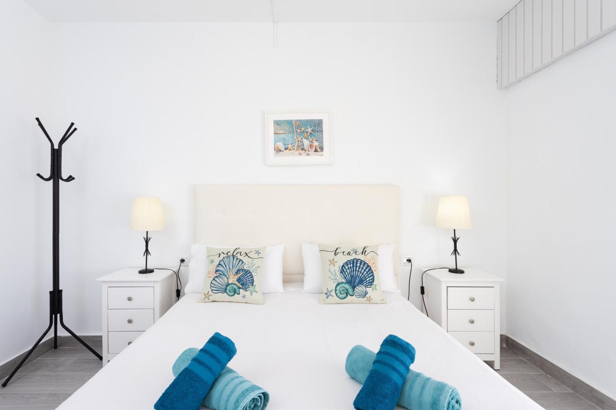 Hébergement de vacances Coastal Dream With Heated Pool *