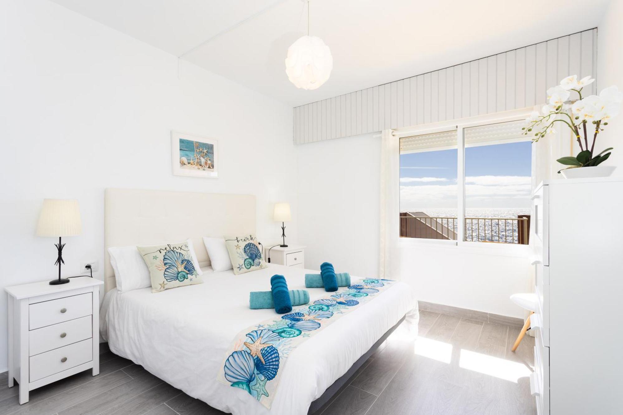 Hébergement de vacances Coastal Dream With Heated Pool El Escobonal